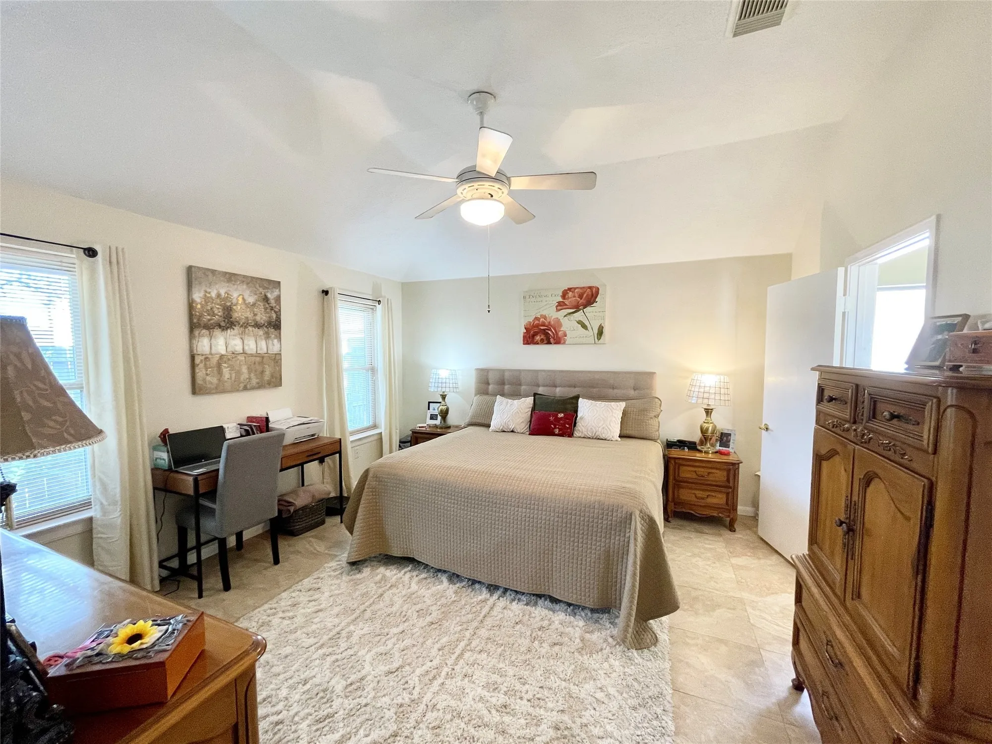 Property Slideshow image 19 of 25 | 918 peach blossom dr, Pearland, TX, 77584