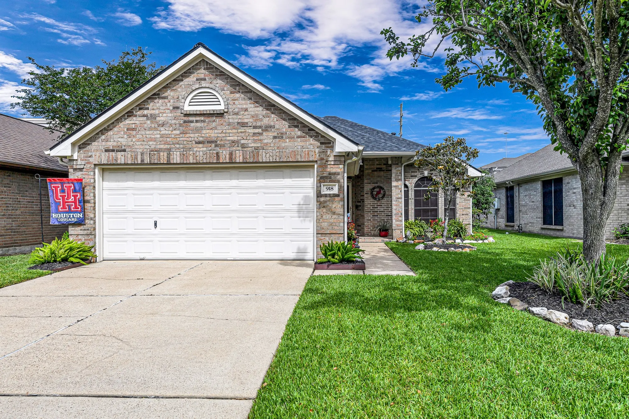 Property Slideshow image 1 of 25 | 918 peach blossom dr, Pearland, TX, 77584