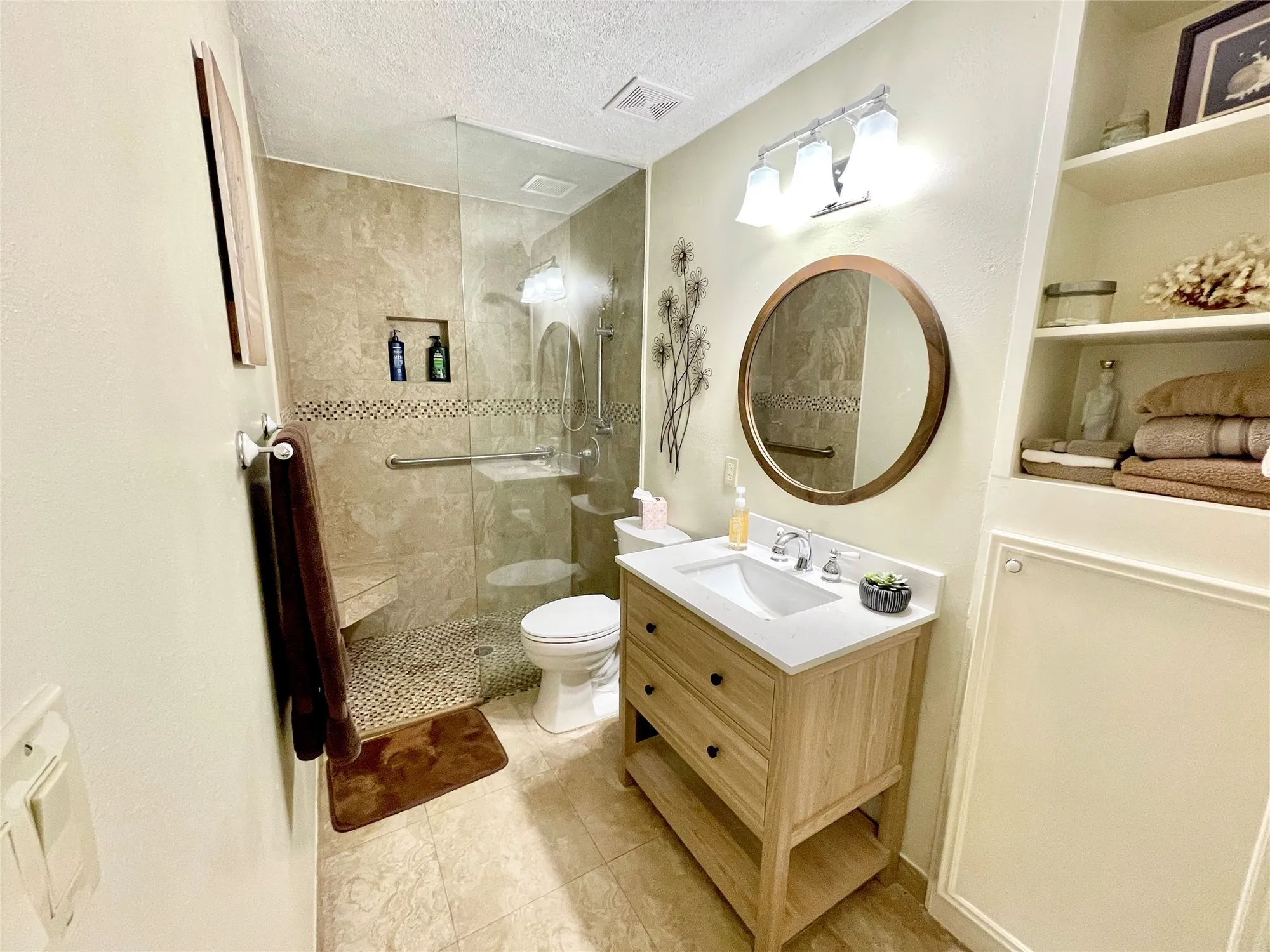 Property Slideshow image 11 of 25 | 918 peach blossom dr, Pearland, TX, 77584