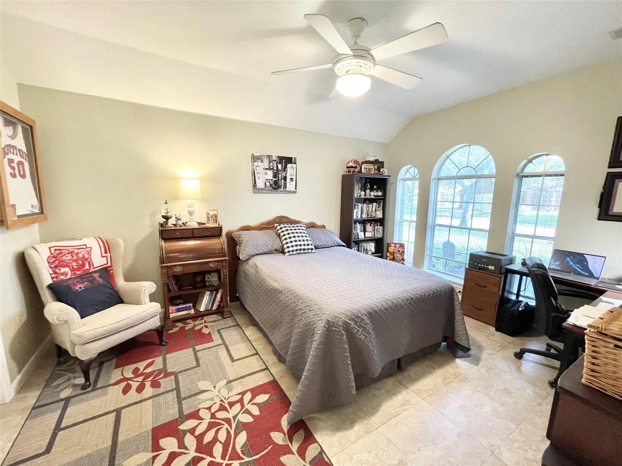 Property Slideshow image 12 of 25 | 918 peach blossom dr, Pearland, TX, 77584