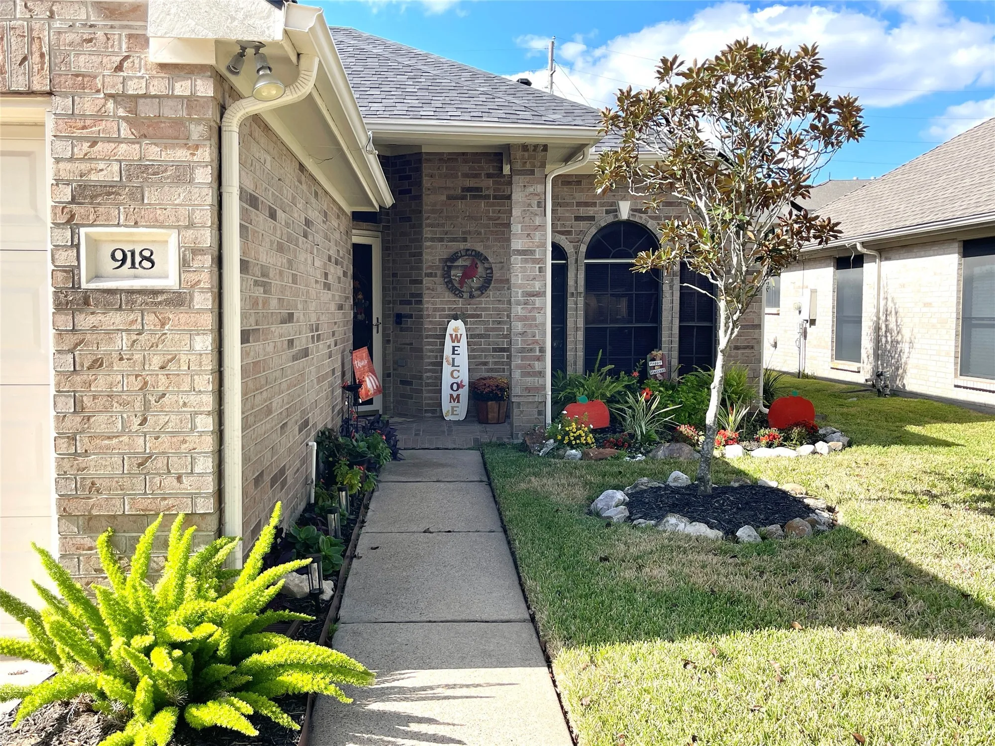 Property Slideshow image 2 of 25 | 918 peach blossom dr, Pearland, TX, 77584