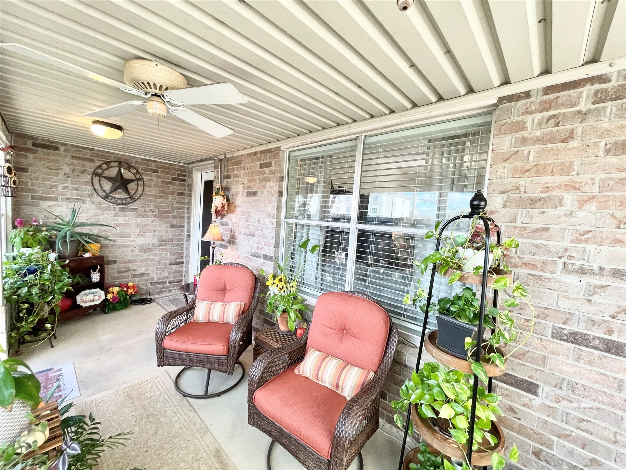 Property Slideshow image 23 of 25 | 918 peach blossom dr, Pearland, TX, 77584