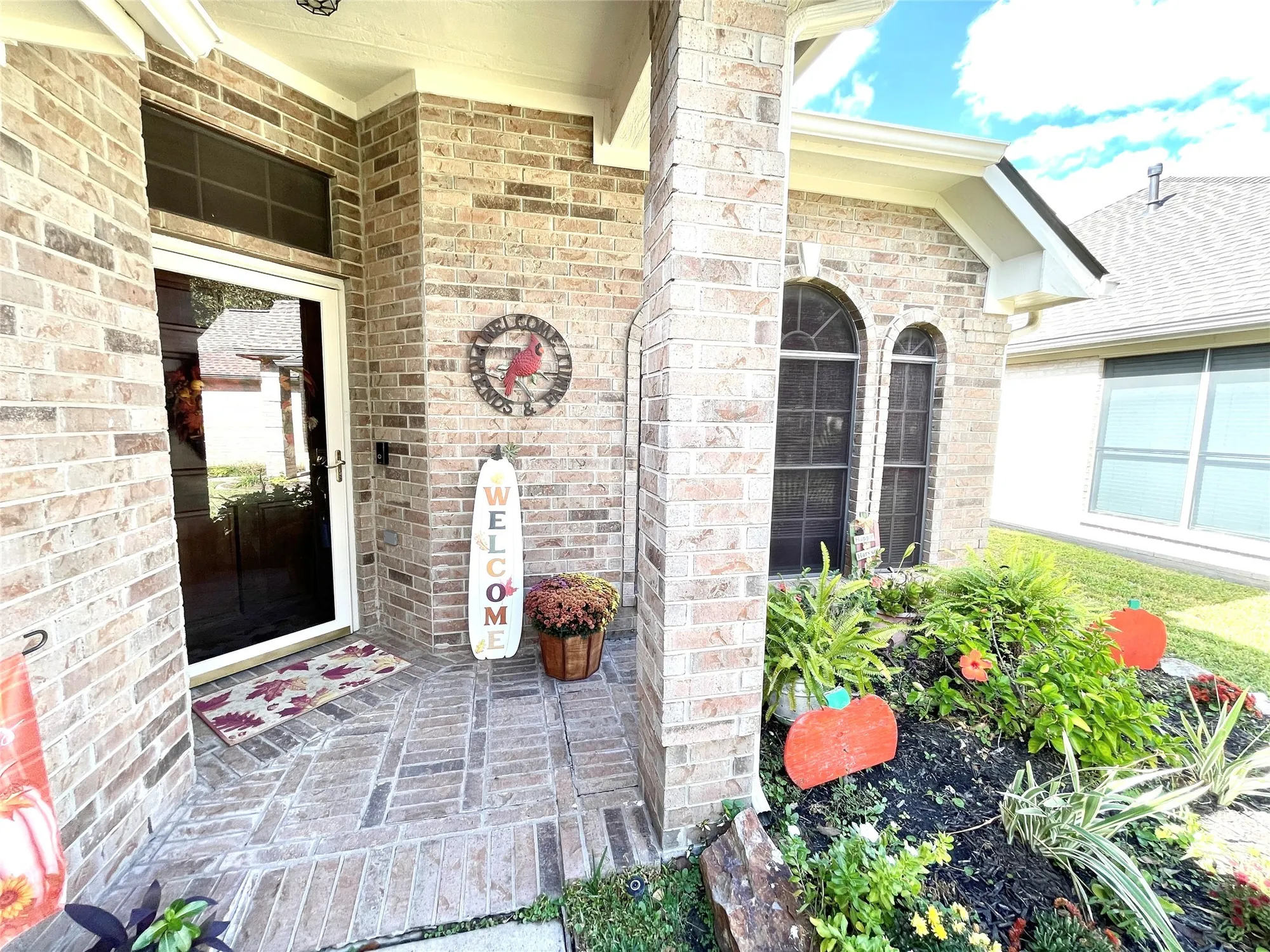 Property Slideshow image 3 of 25 | 918 peach blossom dr, Pearland, TX, 77584