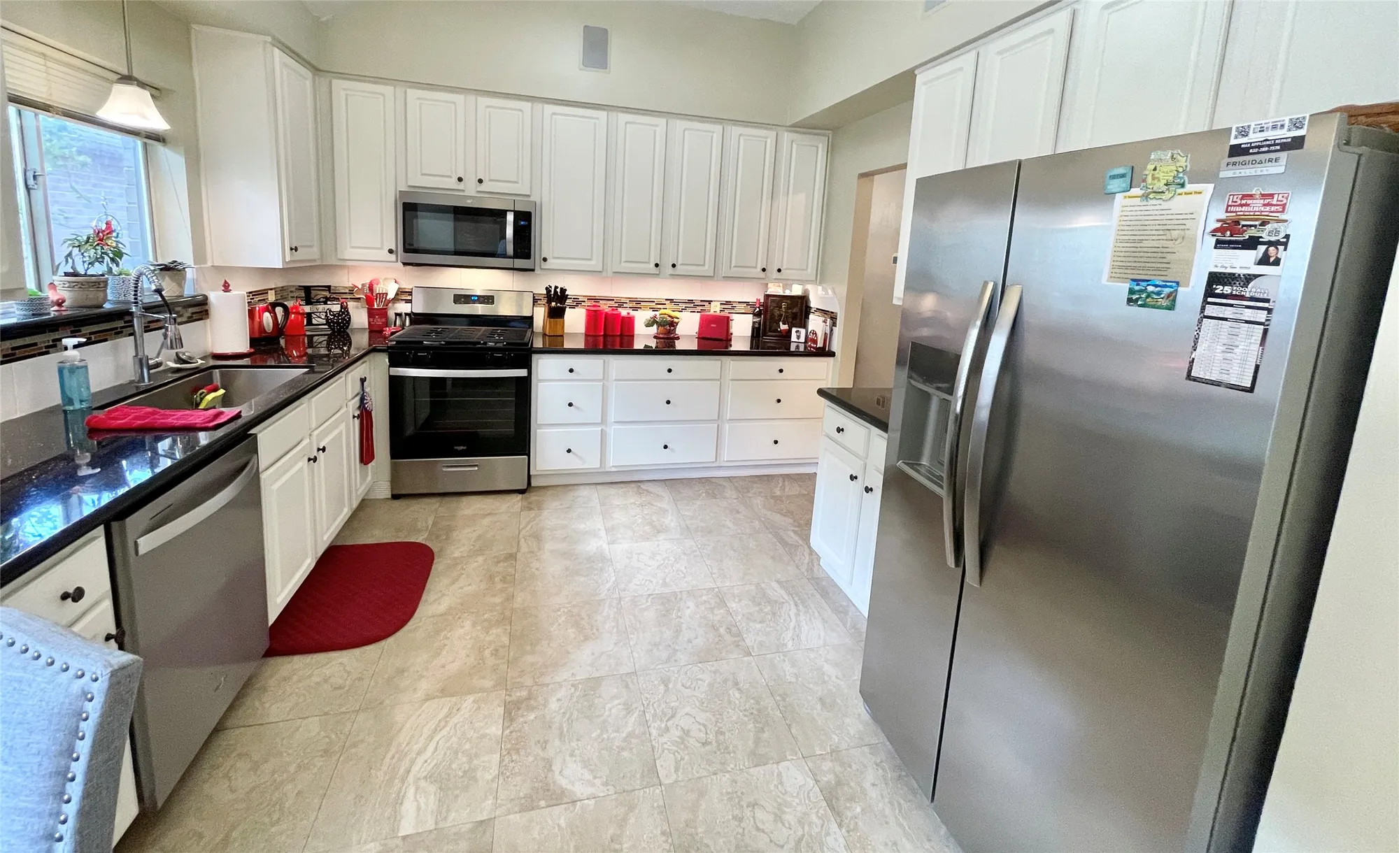 Property Slideshow image 7 of 25 | 918 peach blossom dr, Pearland, TX, 77584