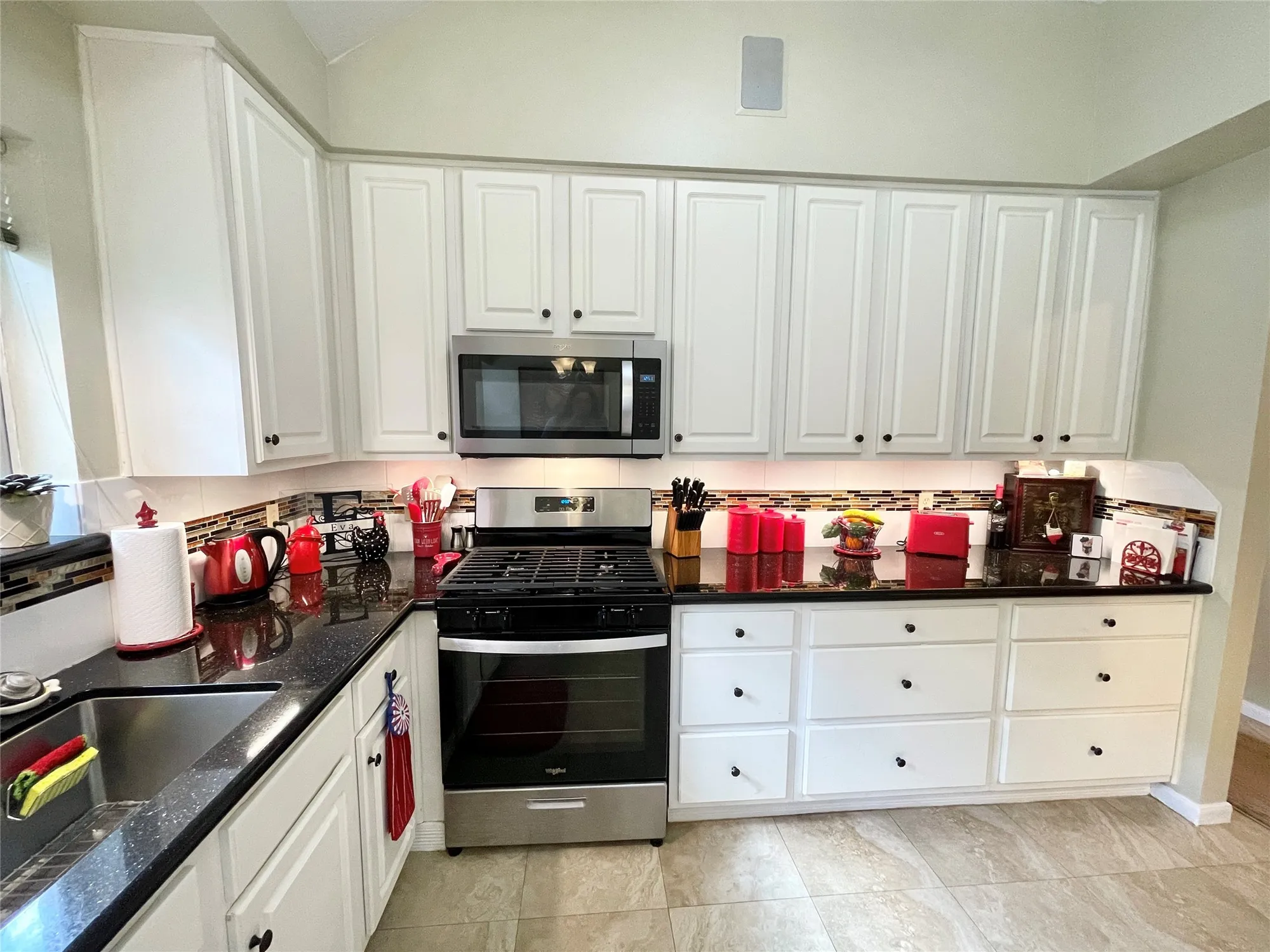 Property Slideshow image 8 of 25 | 918 peach blossom dr, Pearland, TX, 77584