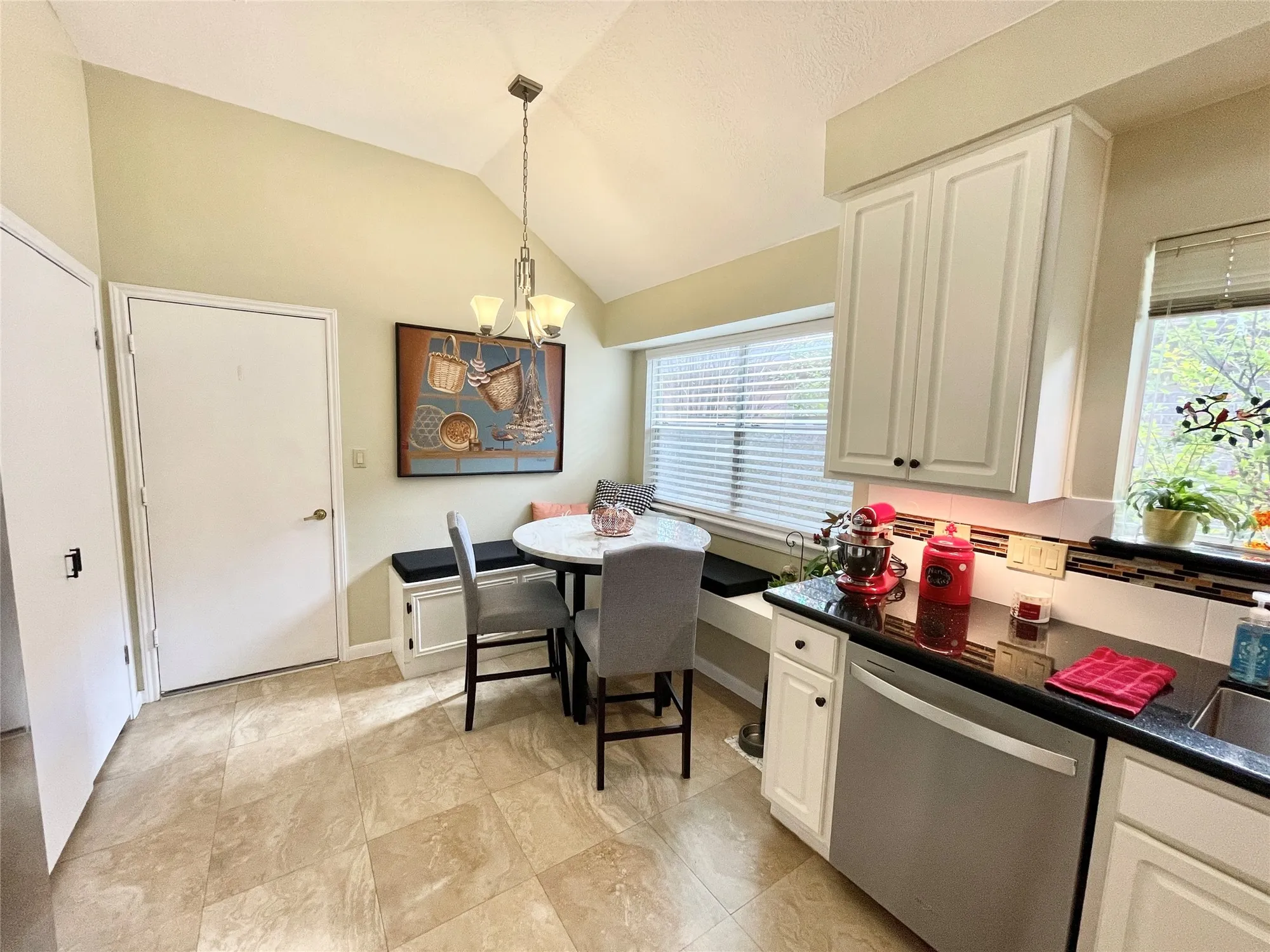 Property Slideshow image 9 of 25 | 918 peach blossom dr, Pearland, TX, 77584