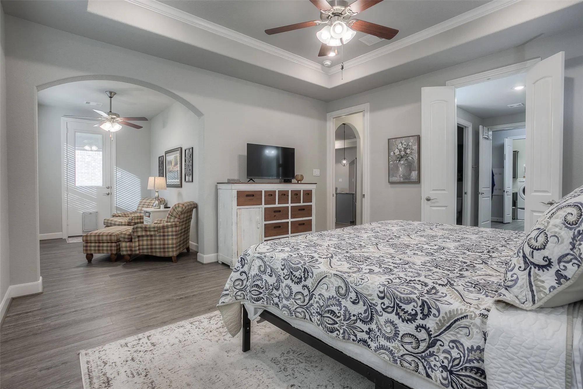 Property Slideshow image 5 of 50 | 5757 lakeside villas ct, Conroe, TX, 77304