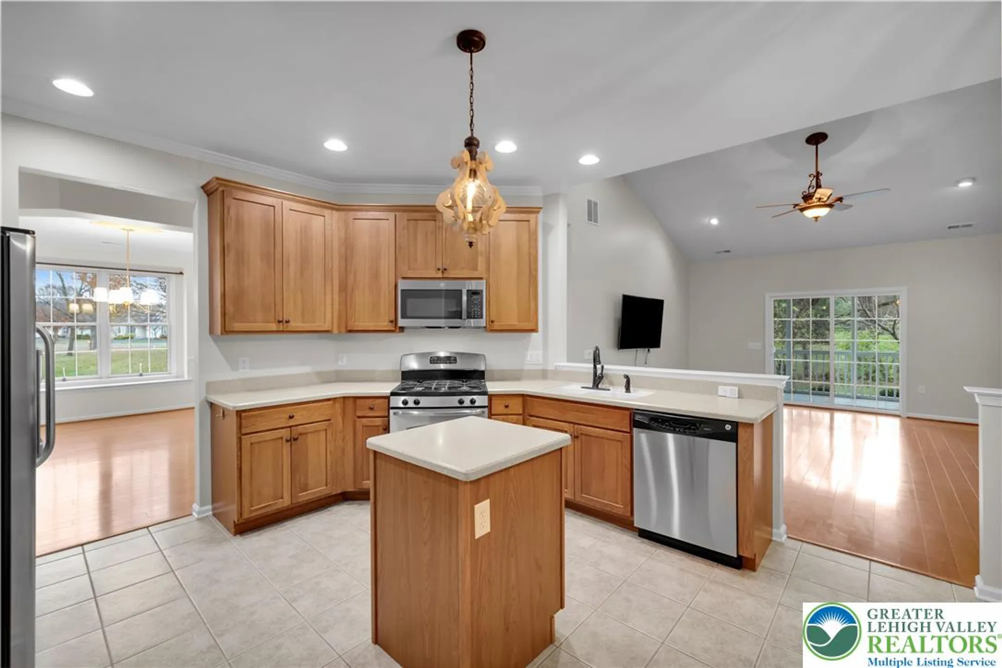 Property Slideshow image 16 of 49 | 6333 valor dr, Bethlehem, PA, 18017