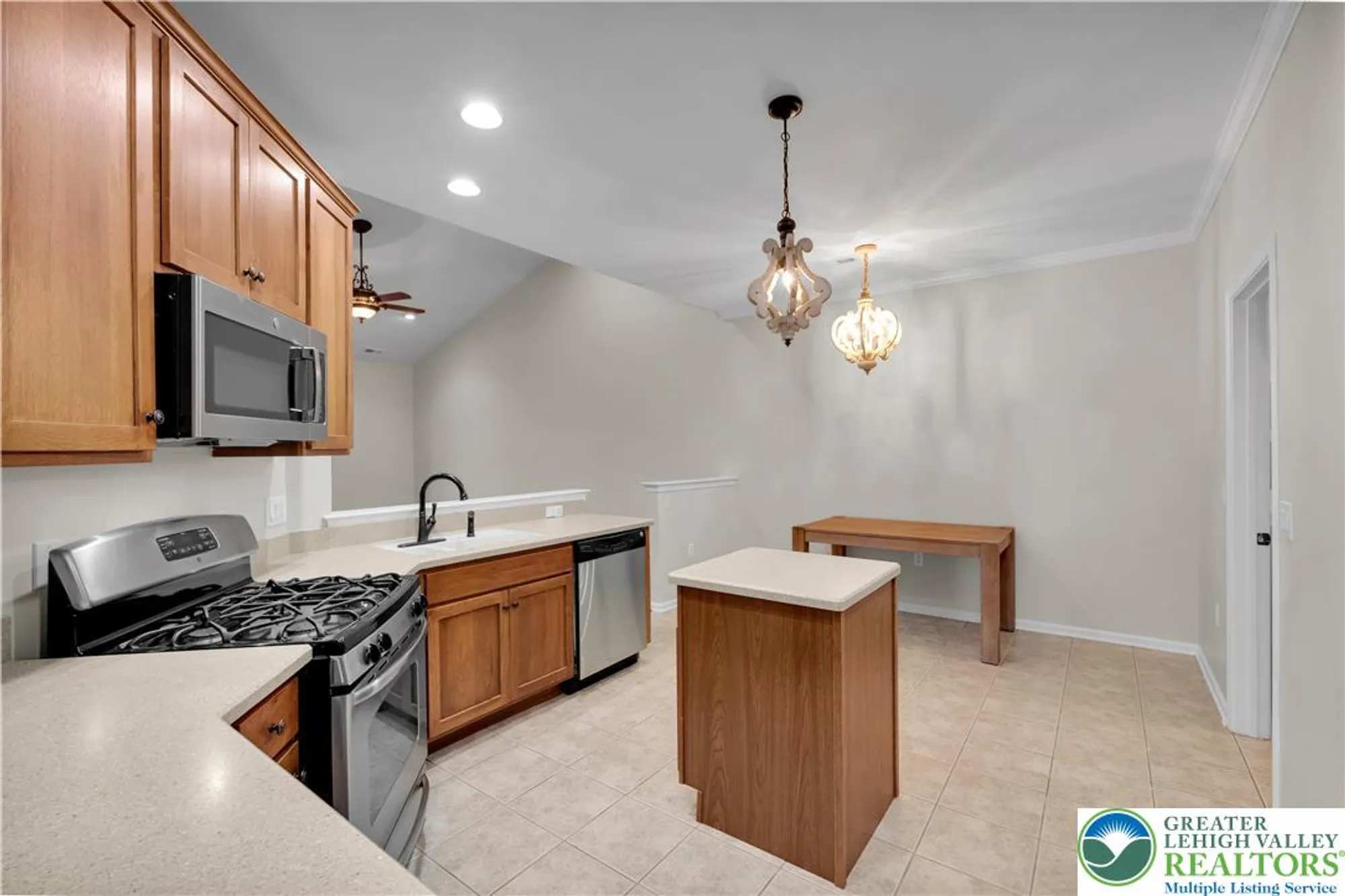 Property Slideshow image 18 of 49 | 6333 valor dr, Bethlehem, PA, 18017