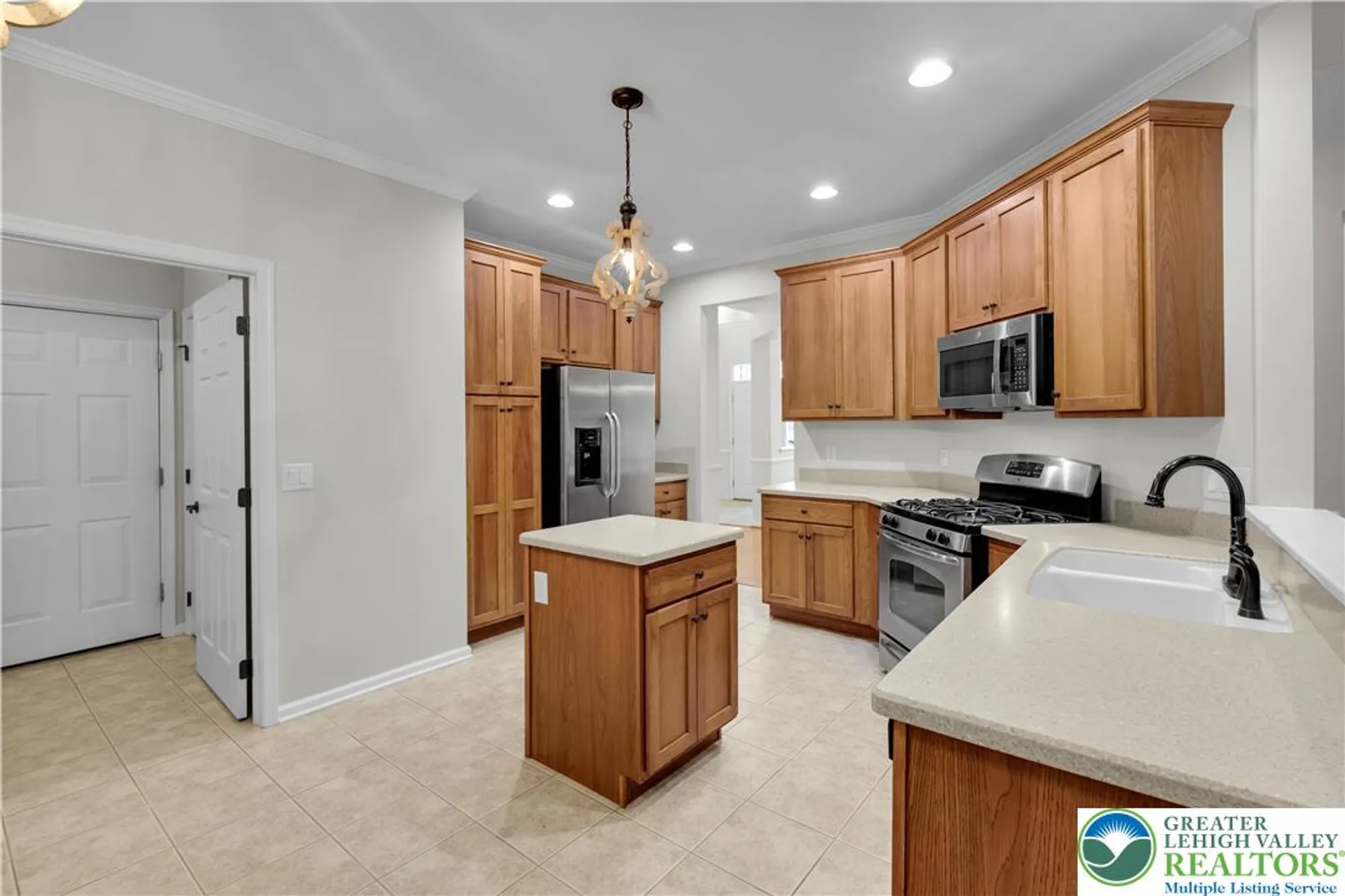 Property Slideshow image 19 of 49 | 6333 valor dr, Bethlehem, PA, 18017