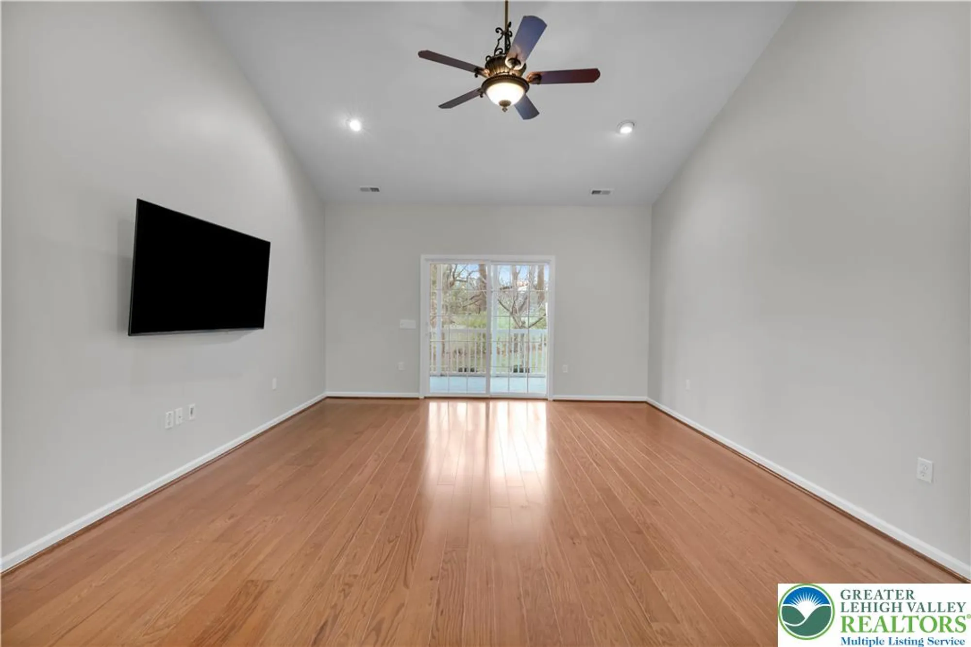 Property Slideshow image 10 of 49 | 6333 valor dr, Bethlehem, PA, 18017