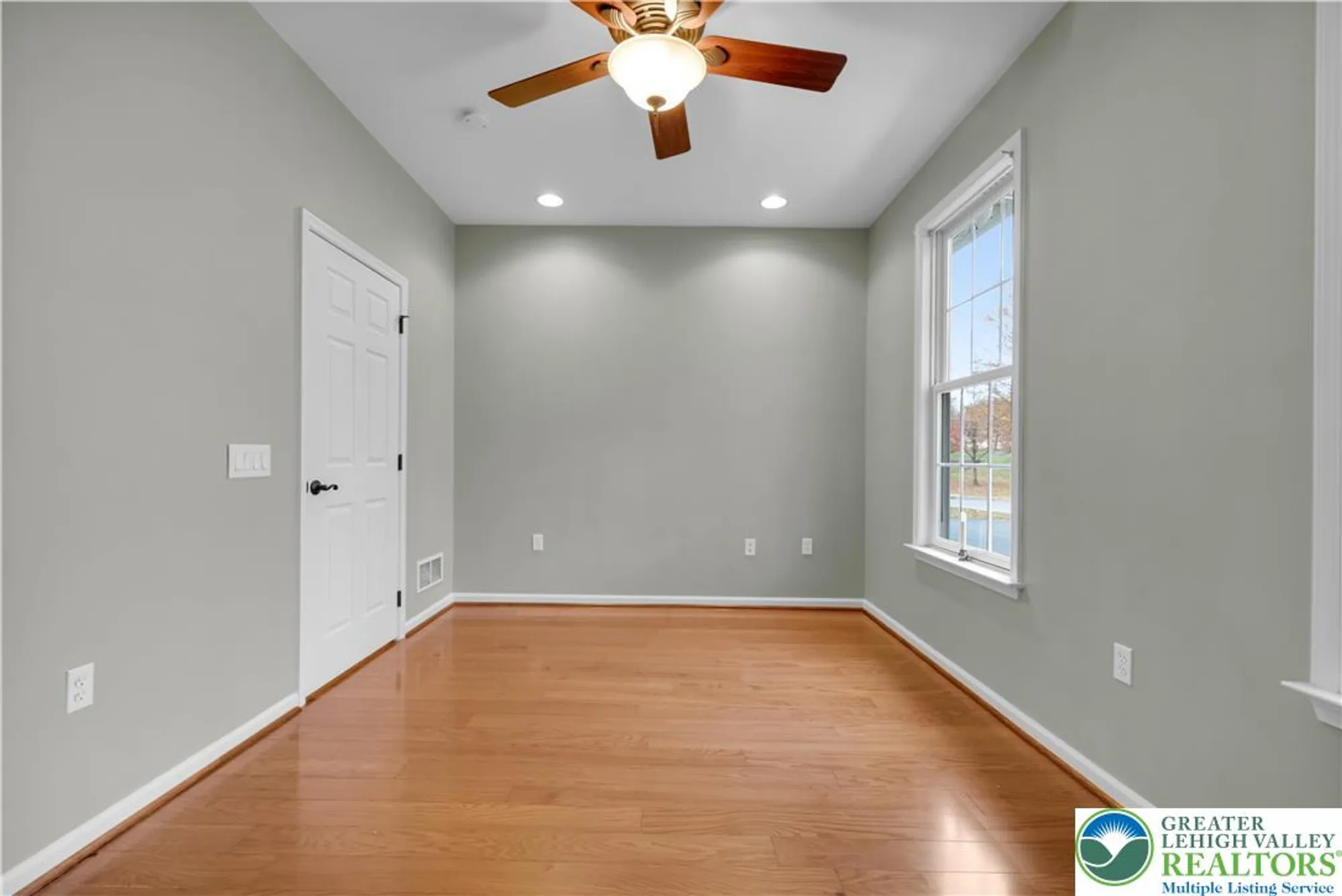 Property Slideshow image 38 of 49 | 6333 valor dr, Bethlehem, PA, 18017