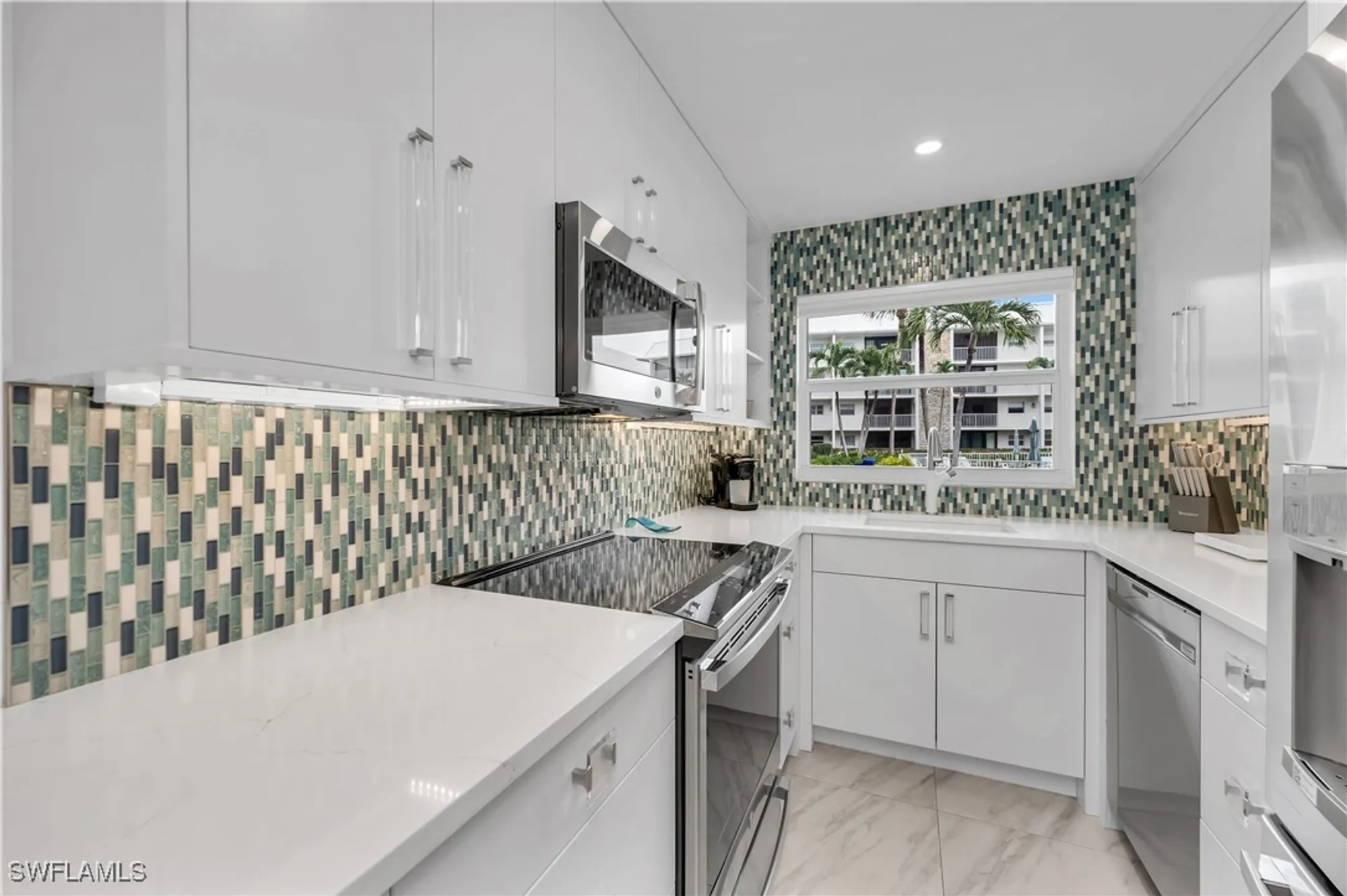 Property Slideshow image 2 of 19 | 3000 gulf shore blvd 113, Naples, FL, 34103