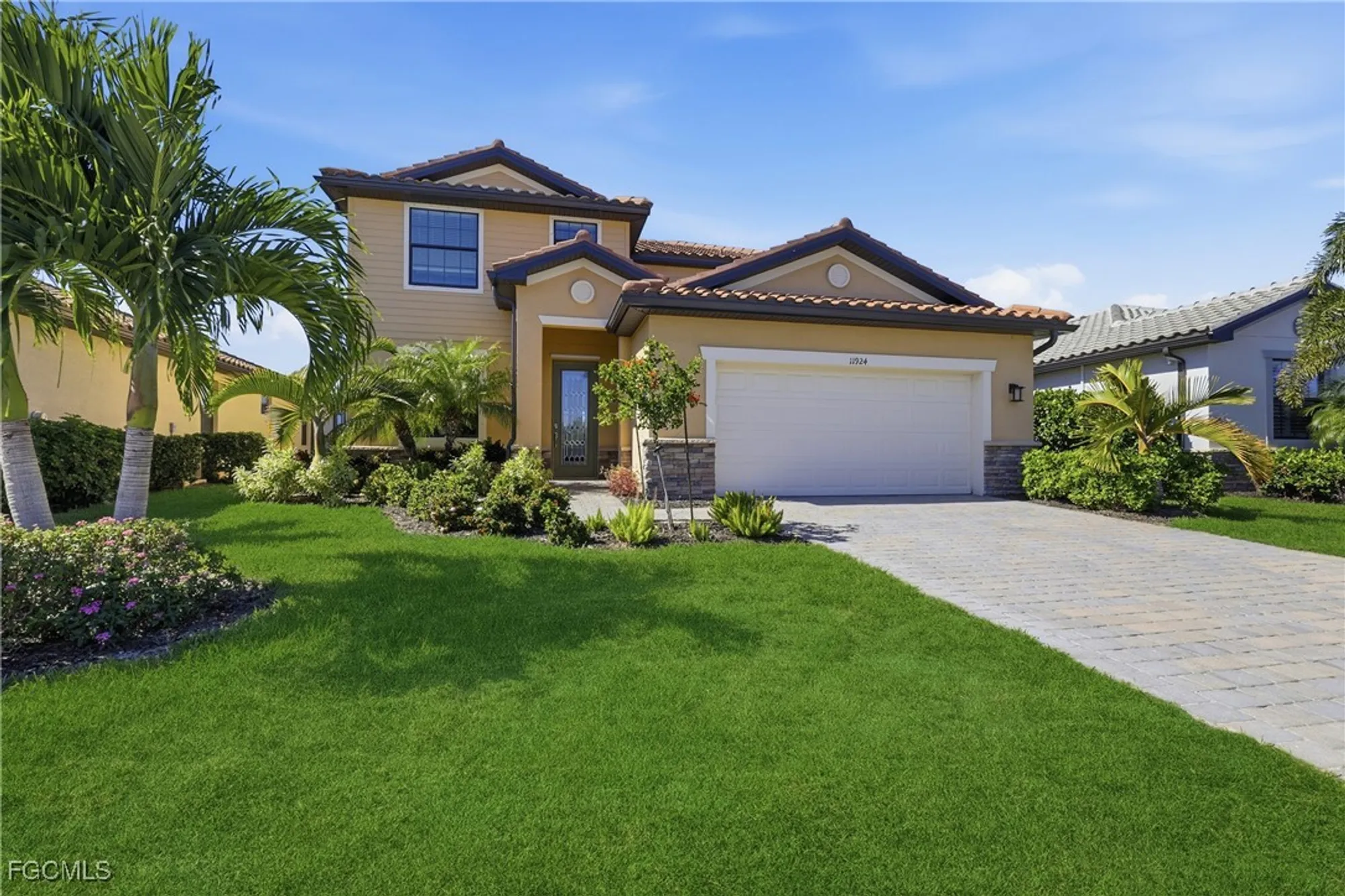 Property Slideshow image 1 of 48 | 11924 arbor trace dr, Fort Myers, FL, 33913