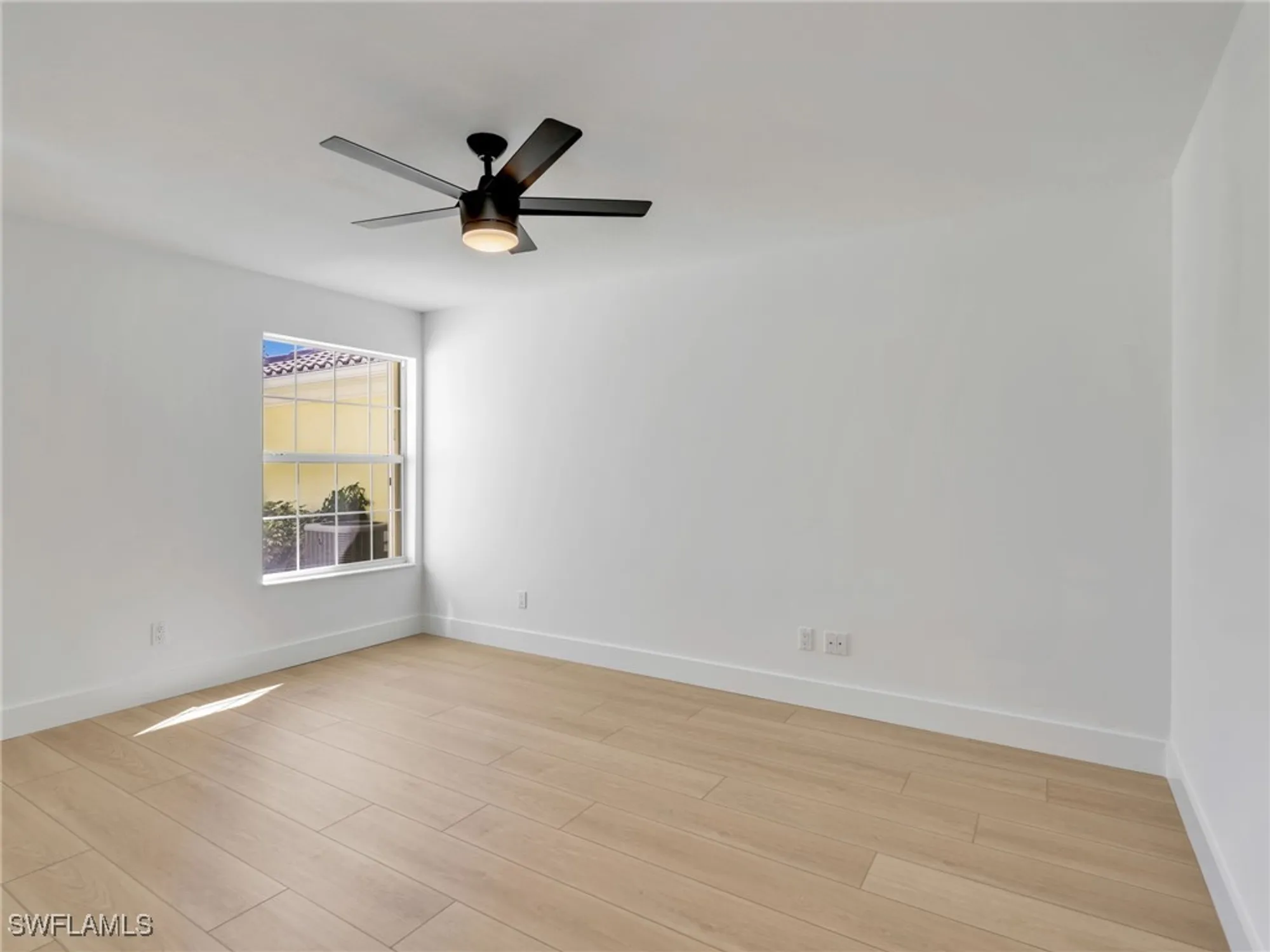 Property Slideshow image 19 of 38 | 8205 xenia ln, Naples, FL, 34114