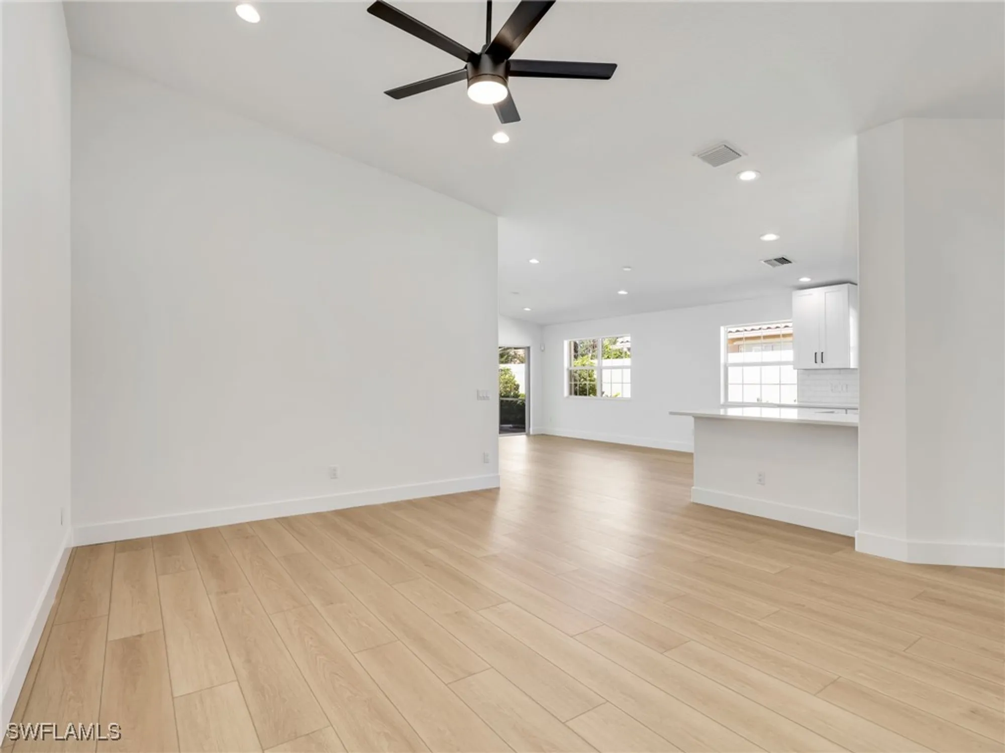 Property Slideshow image 10 of 38 | 8205 xenia ln, Naples, FL, 34114