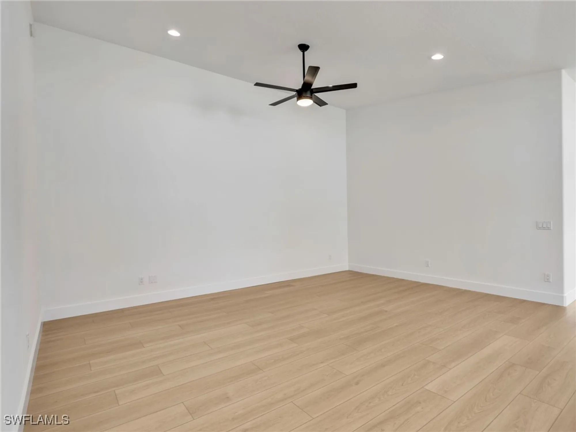 Property Slideshow image 11 of 38 | 8205 xenia ln, Naples, FL, 34114