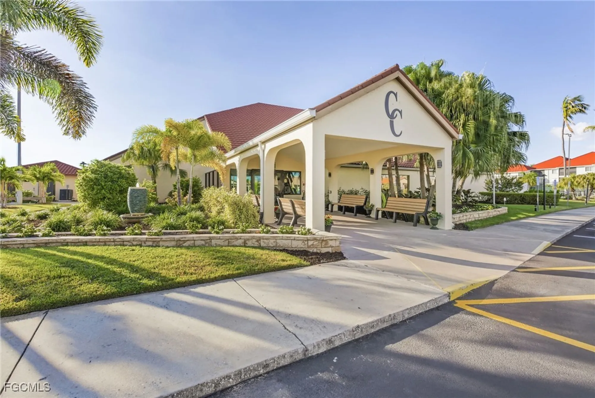 Property Slideshow image 10 of 43 | 11250 caravel cir 306, Fort Myers, FL, 33908