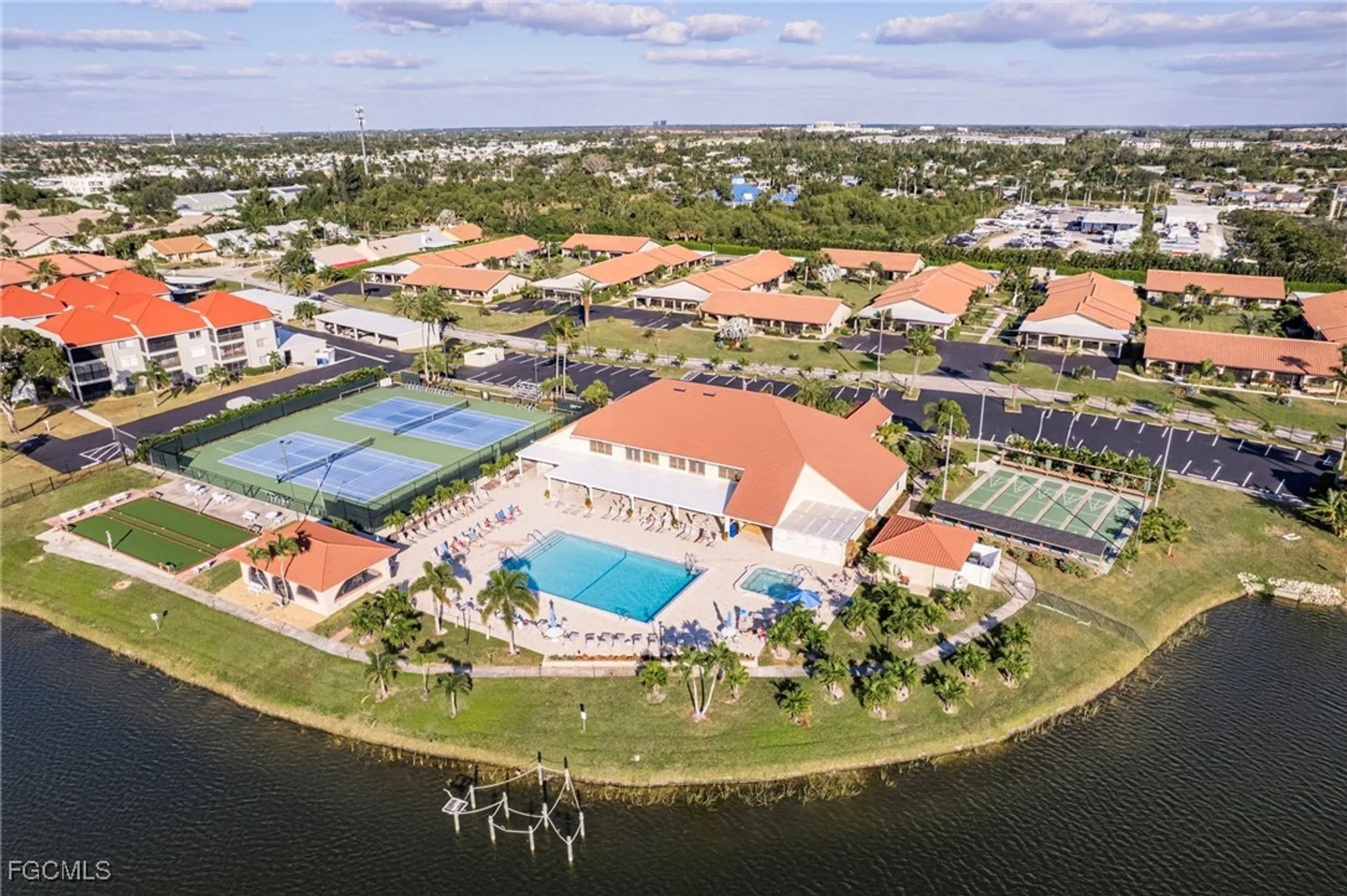 Property Slideshow image 11 of 43 | 11250 caravel cir 306, Fort Myers, FL, 33908