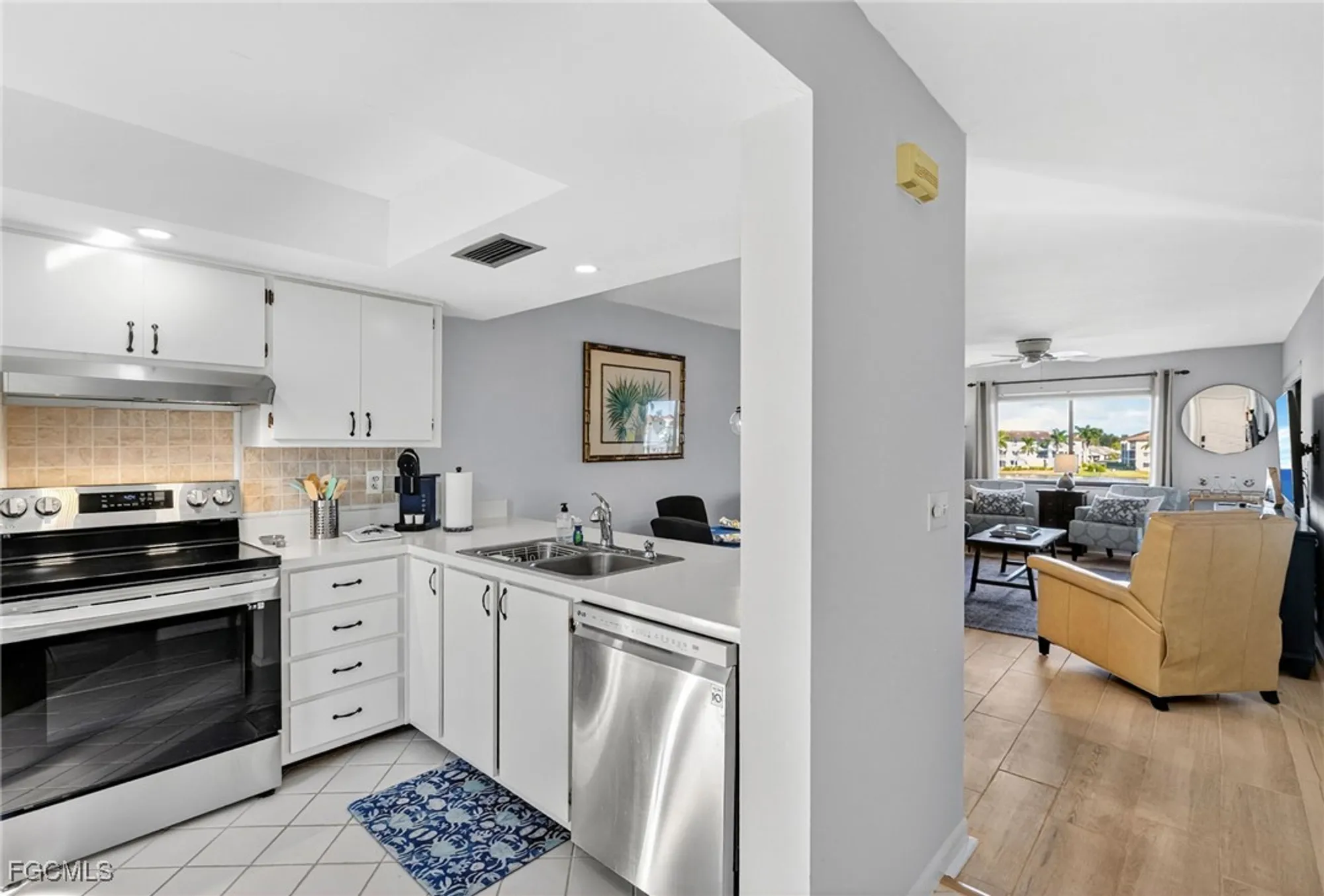 Property Slideshow image 12 of 43 | 11250 caravel cir 306, Fort Myers, FL, 33908