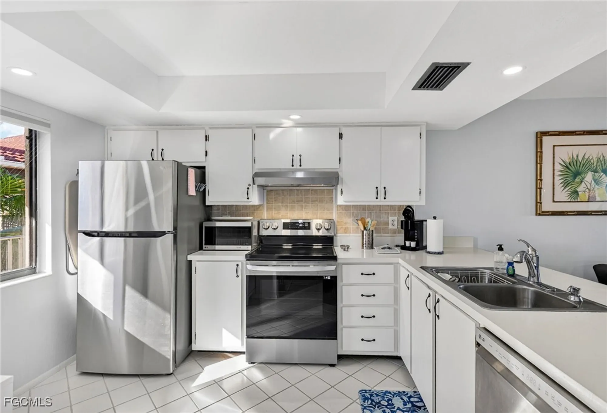 Property Slideshow image 13 of 43 | 11250 caravel cir 306, Fort Myers, FL, 33908