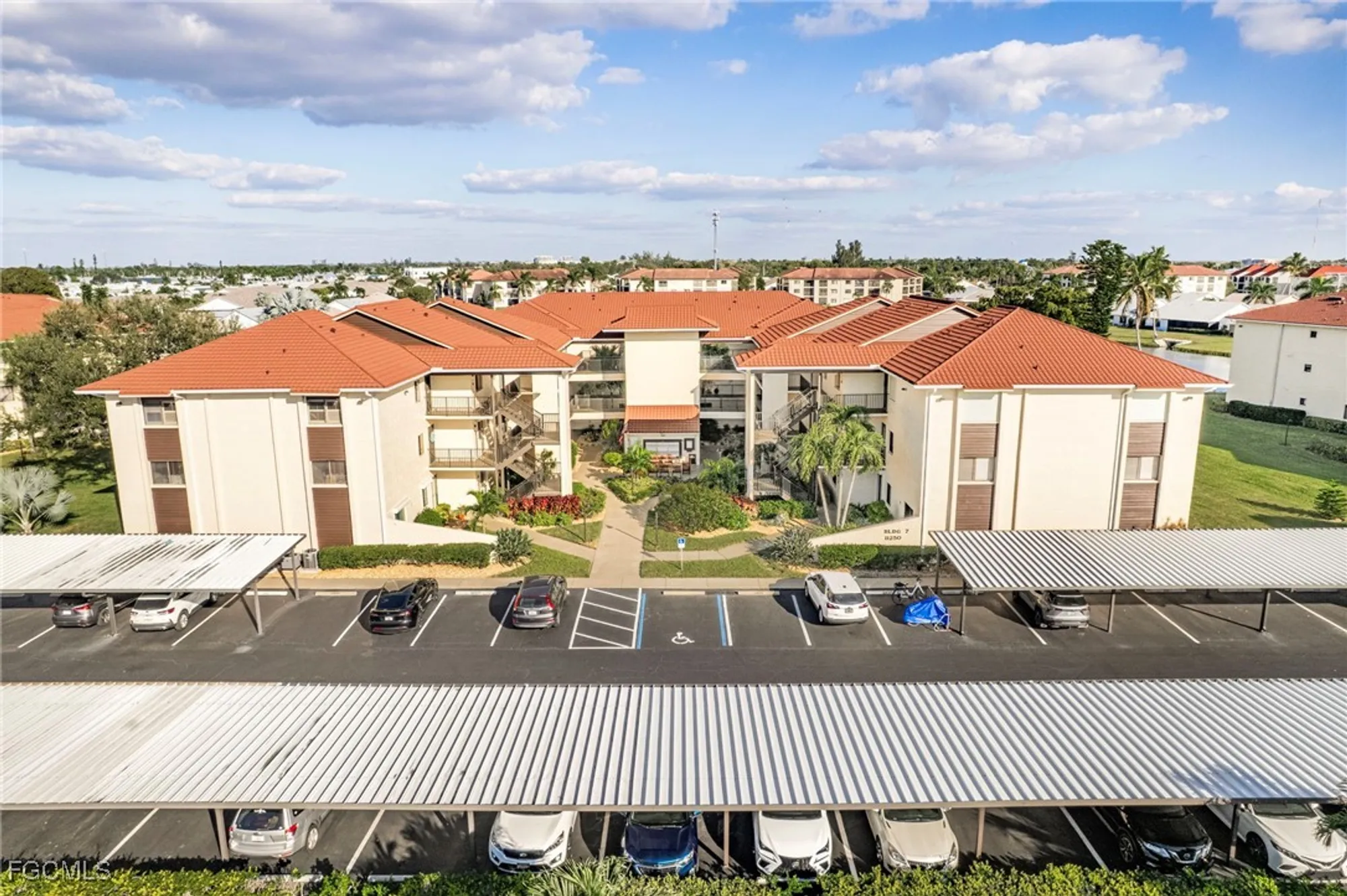 Property Slideshow image 26 of 43 | 11250 caravel cir 306, Fort Myers, FL, 33908