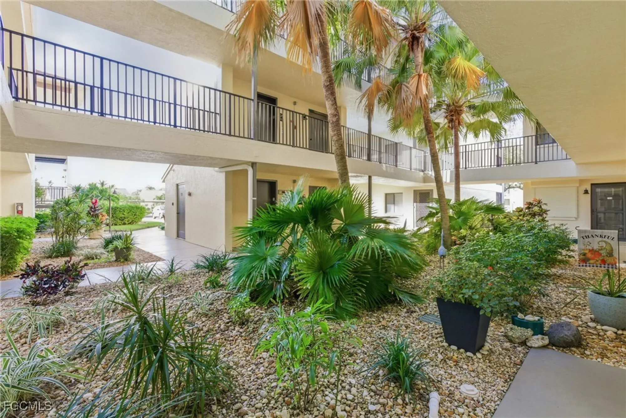 Property Slideshow image 32 of 43 | 11250 caravel cir 306, Fort Myers, FL, 33908