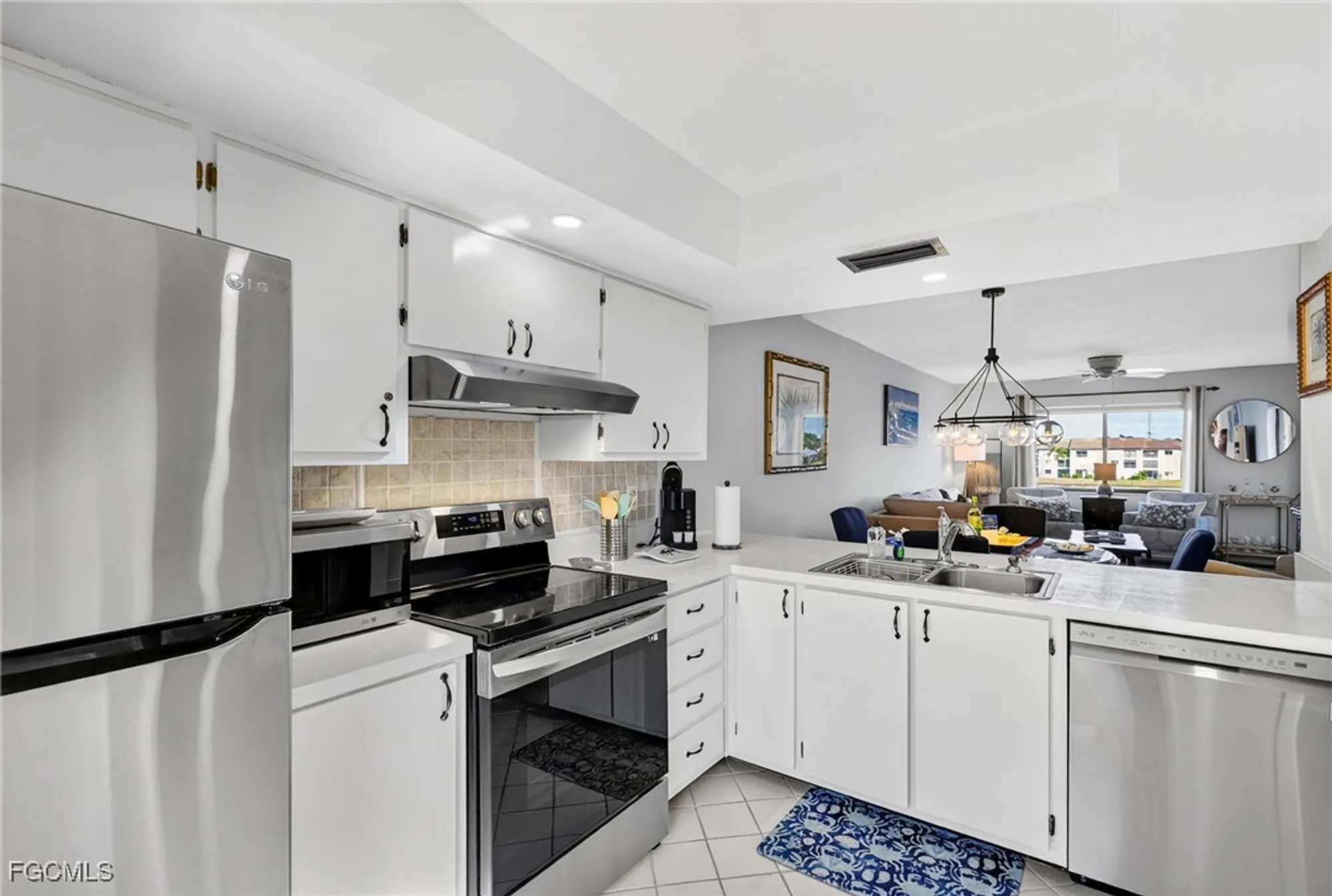 Property Slideshow image 6 of 43 | 11250 caravel cir 306, Fort Myers, FL, 33908