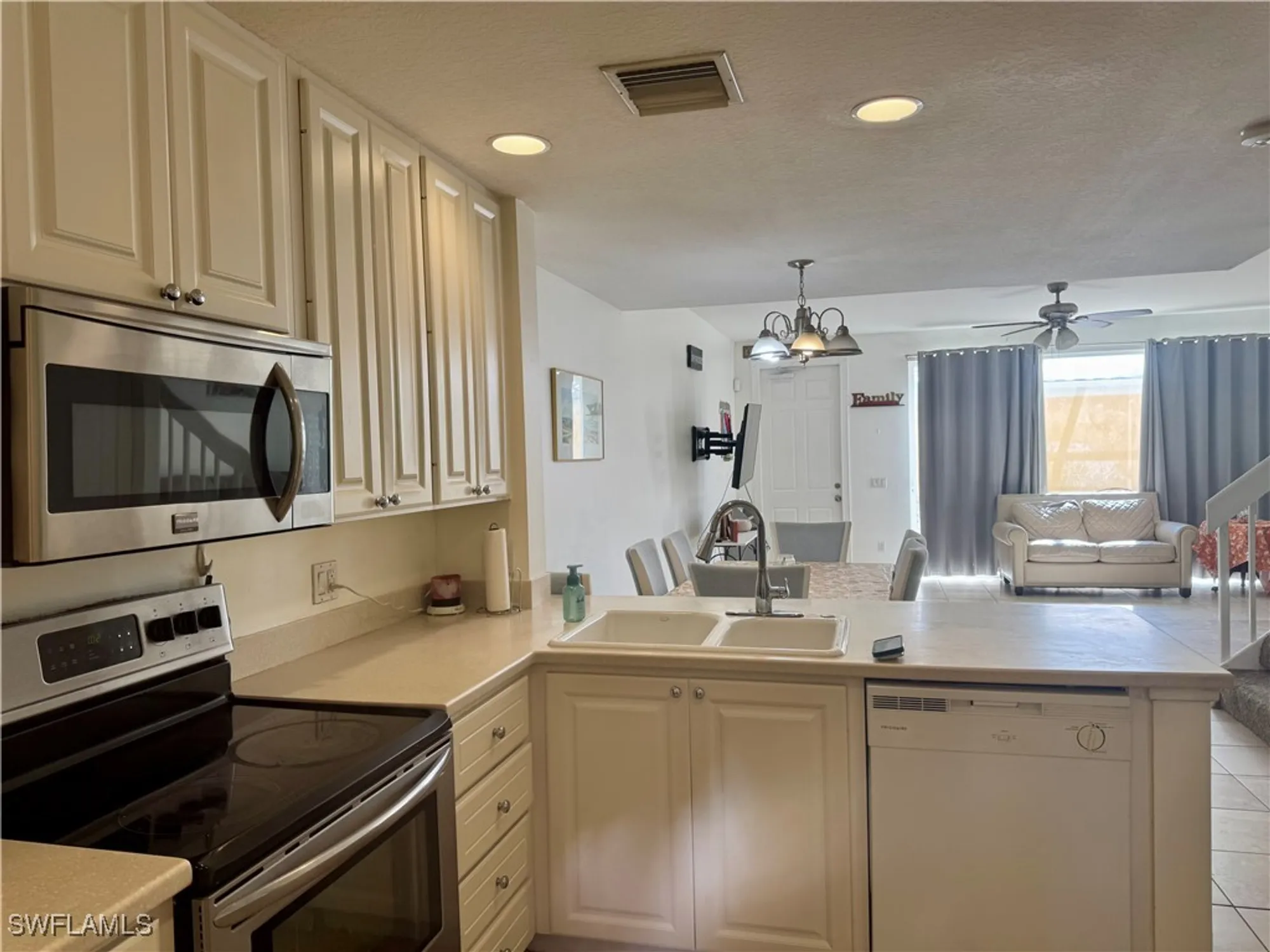 Property Slideshow image 8 of 41 | 28203 jeneva way, Bonita Springs, FL, 34135