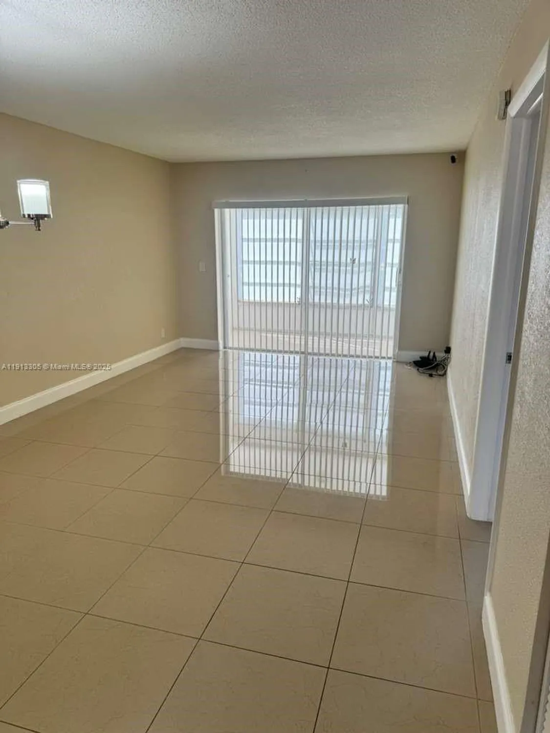 Property Slideshow image 6 of 18 | 3001 nw 46th ave apt 207, Lauderdale Lakes, FL, 33313