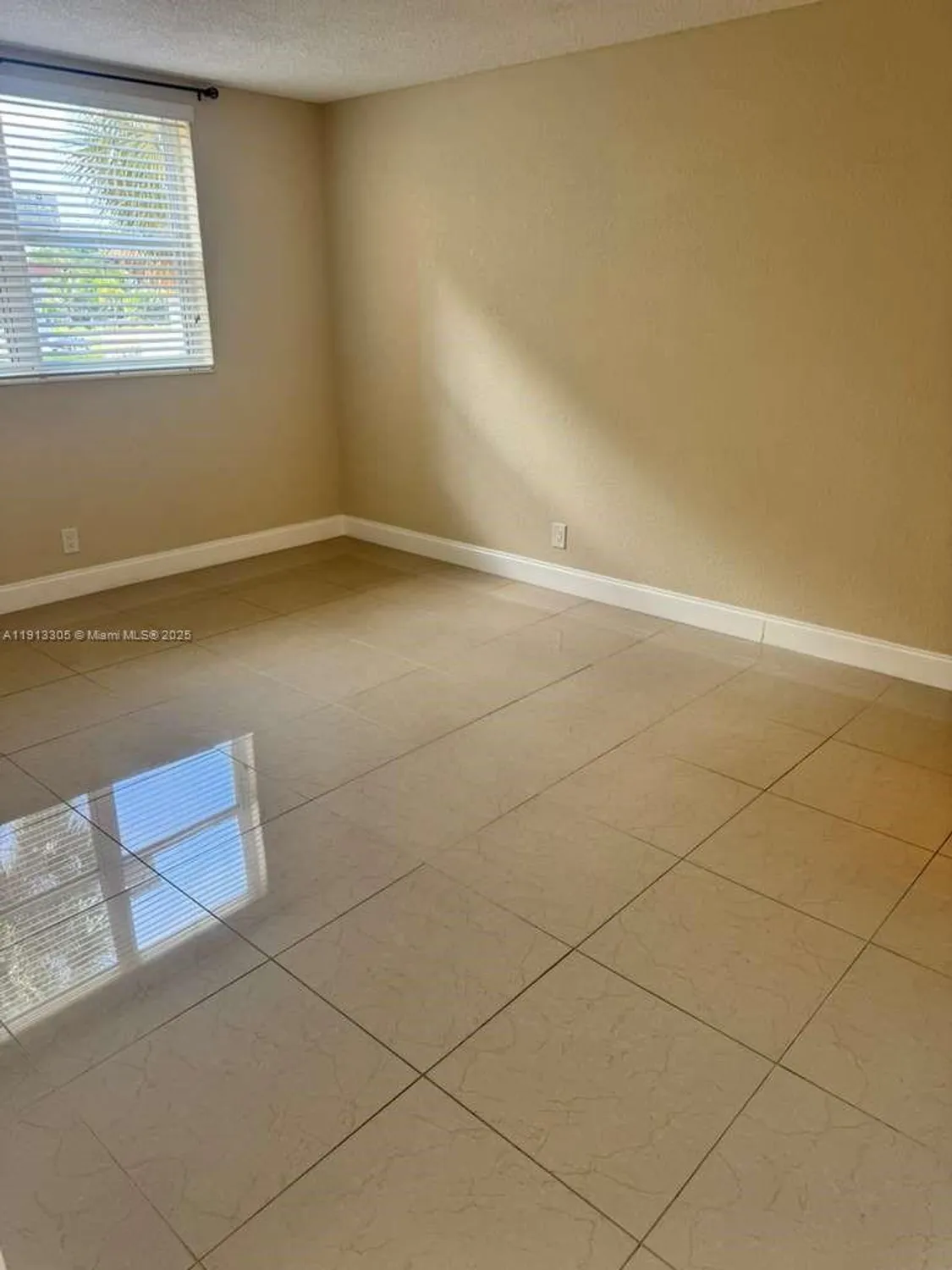 Property Slideshow image 7 of 18 | 3001 nw 46th ave apt 207, Lauderdale Lakes, FL, 33313