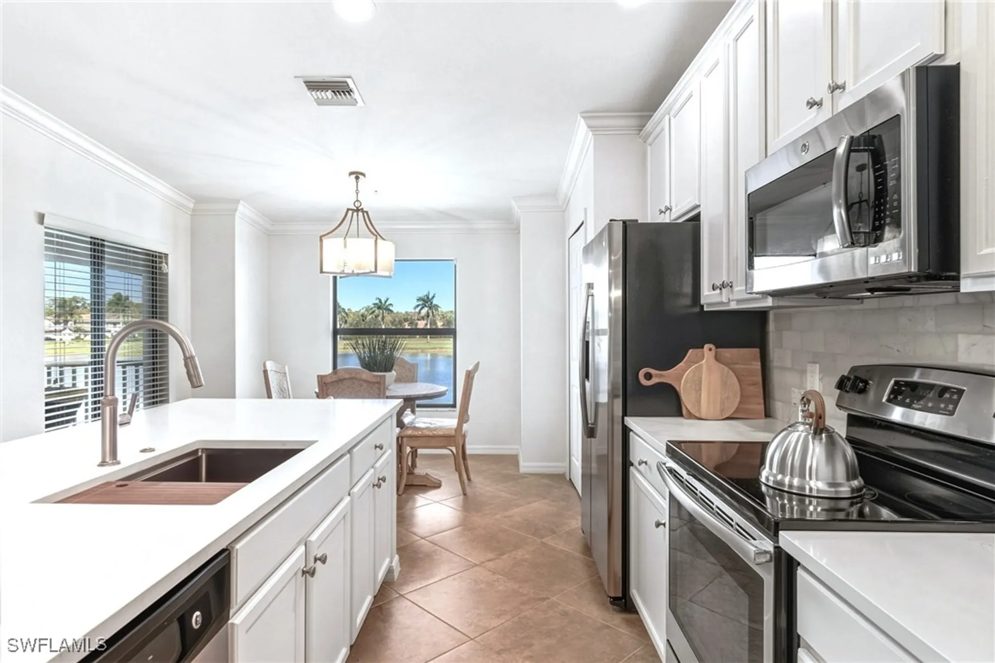 Property Slideshow image 13 of 35 | 9509 avellino way 1823, Naples, FL, 34113