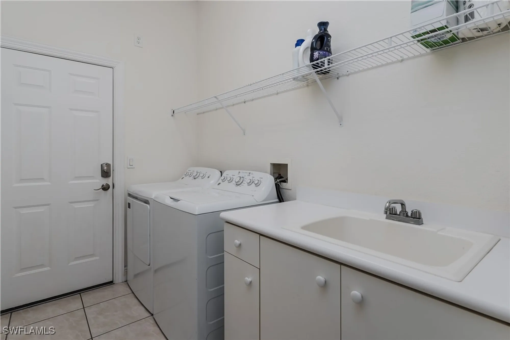 Property Slideshow image 34 of 36 | 817 vistana cir, Naples, FL, 34119