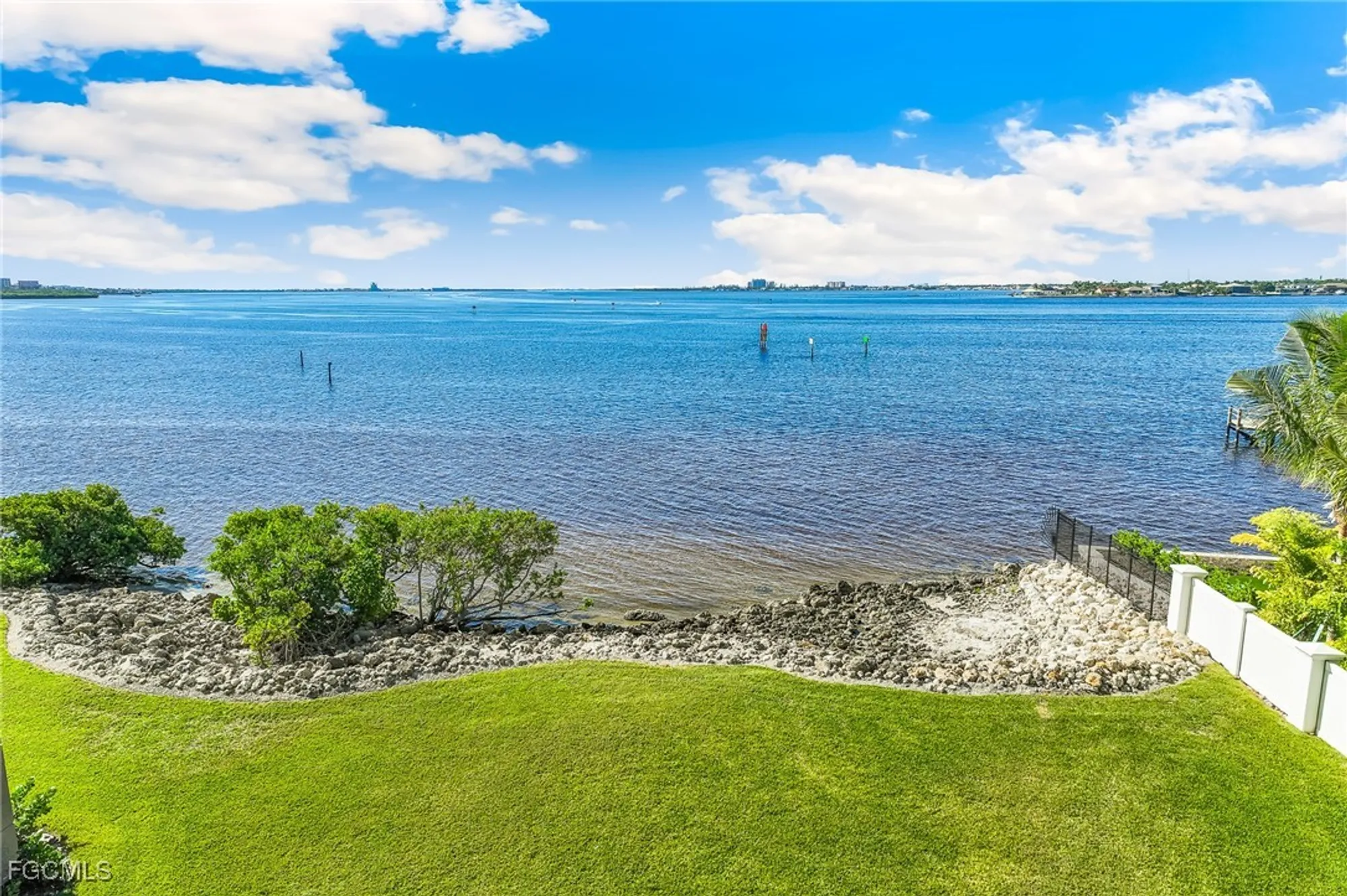 Property Slideshow image 11 of 48 | 14200 royal harbour ct unit 301, Fort Myers, FL, 33908