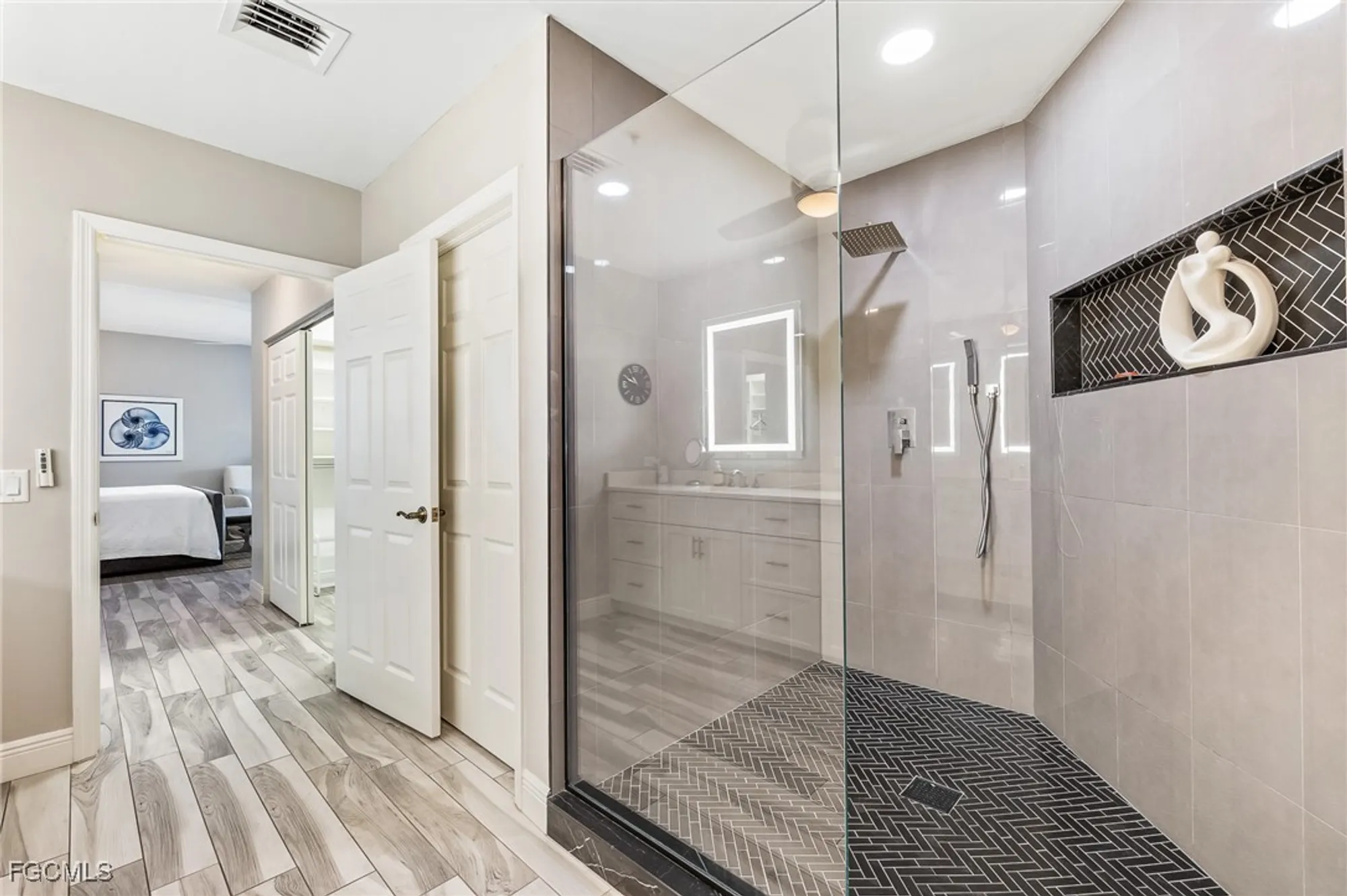 Property Slideshow image 27 of 48 | 14200 royal harbour ct unit 301, Fort Myers, FL, 33908