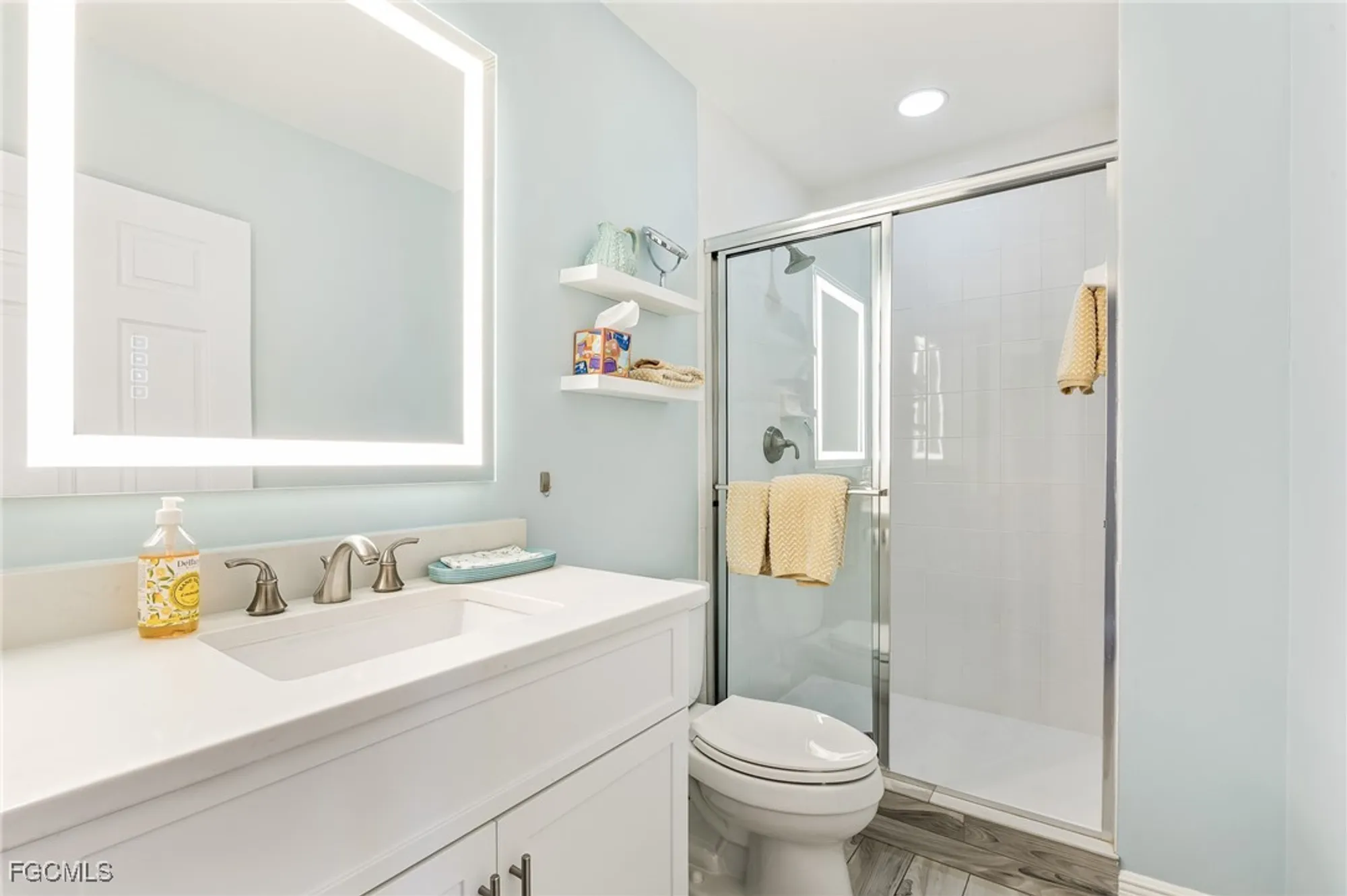 Property Slideshow image 29 of 48 | 14200 royal harbour ct unit 301, Fort Myers, FL, 33908
