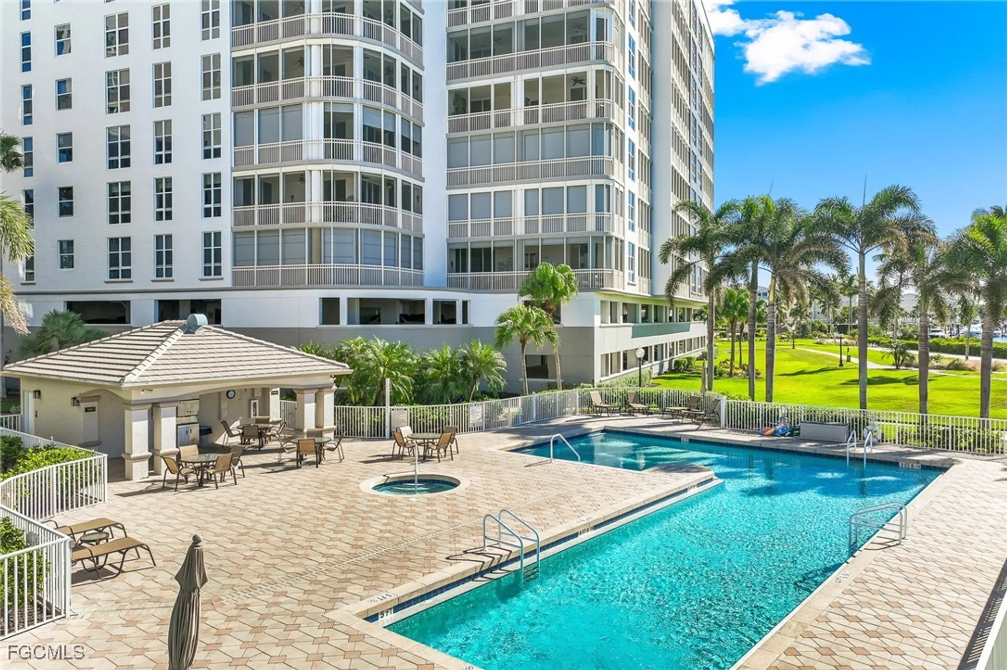 Property Slideshow image 8 of 48 | 14200 royal harbour ct unit 301, Fort Myers, FL, 33908