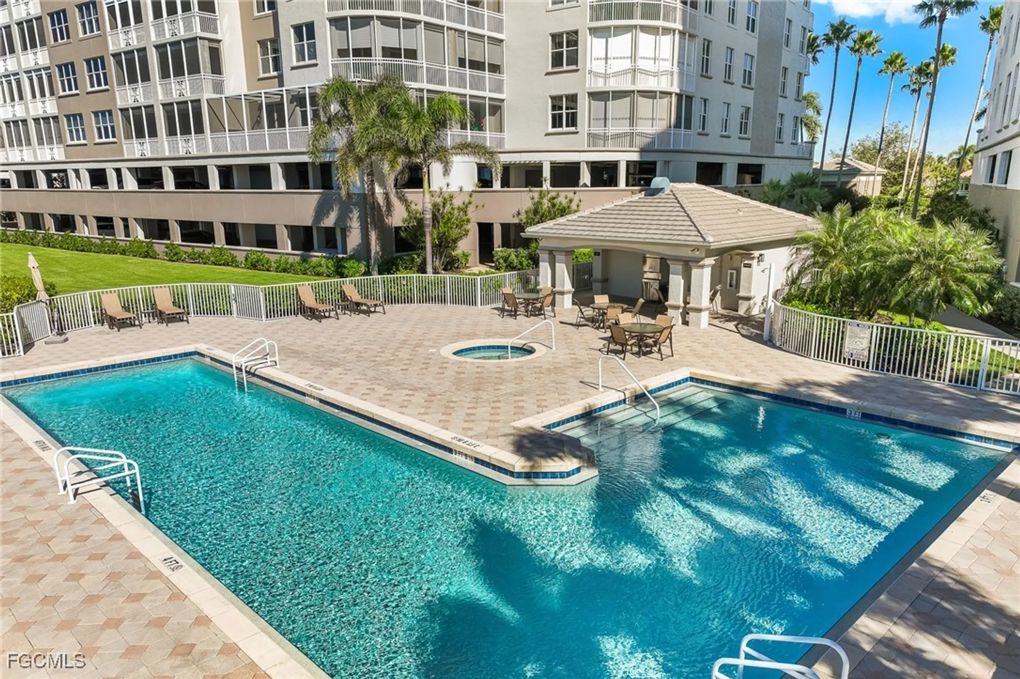 Property Slideshow image 9 of 48 | 14200 royal harbour ct unit 301, Fort Myers, FL, 33908