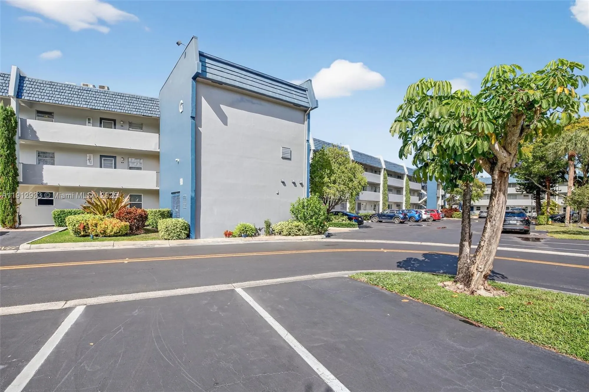 Property Slideshow image 28 of 43 | 7817 golf circle dr 305, Margate, FL, 33063