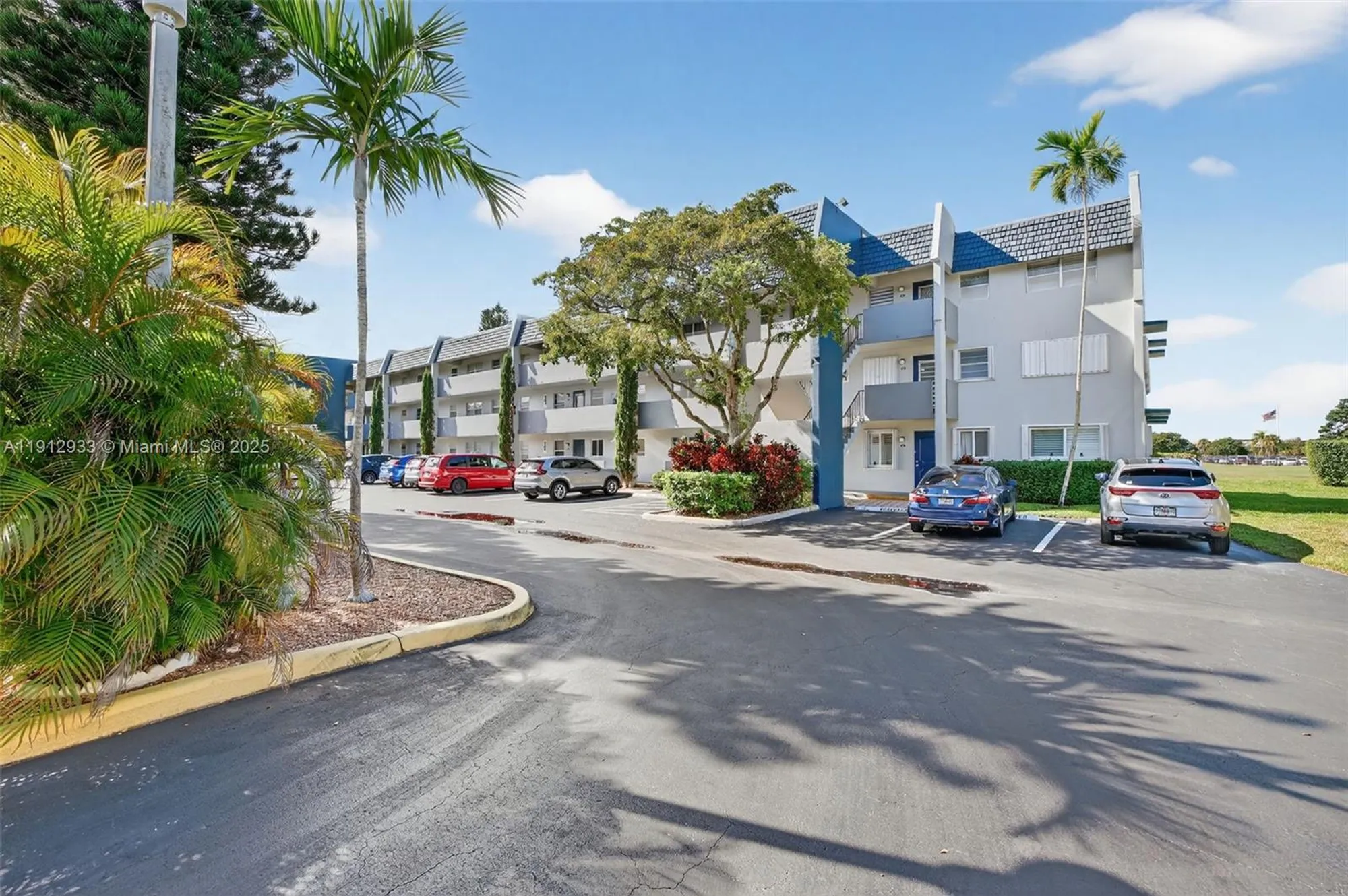 Property Slideshow image 29 of 43 | 7817 golf circle dr 305, Margate, FL, 33063