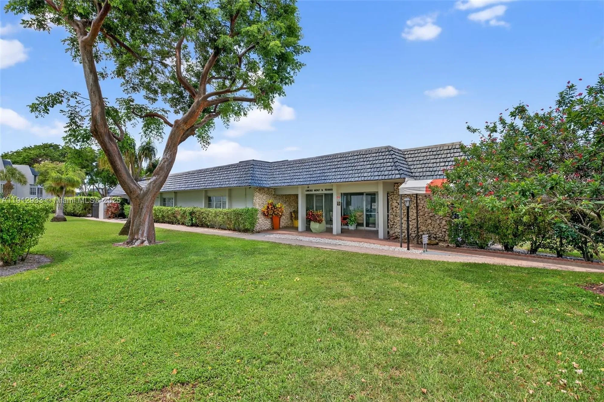 Property Slideshow image 36 of 43 | 7817 golf circle dr 305, Margate, FL, 33063