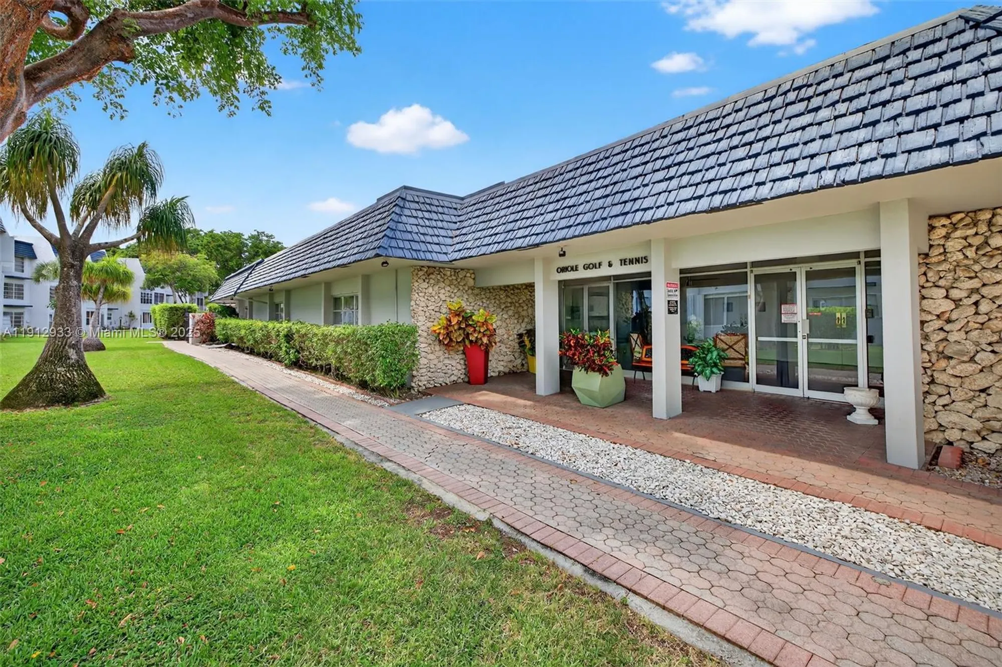 Property Slideshow image 37 of 43 | 7817 golf circle dr 305, Margate, FL, 33063