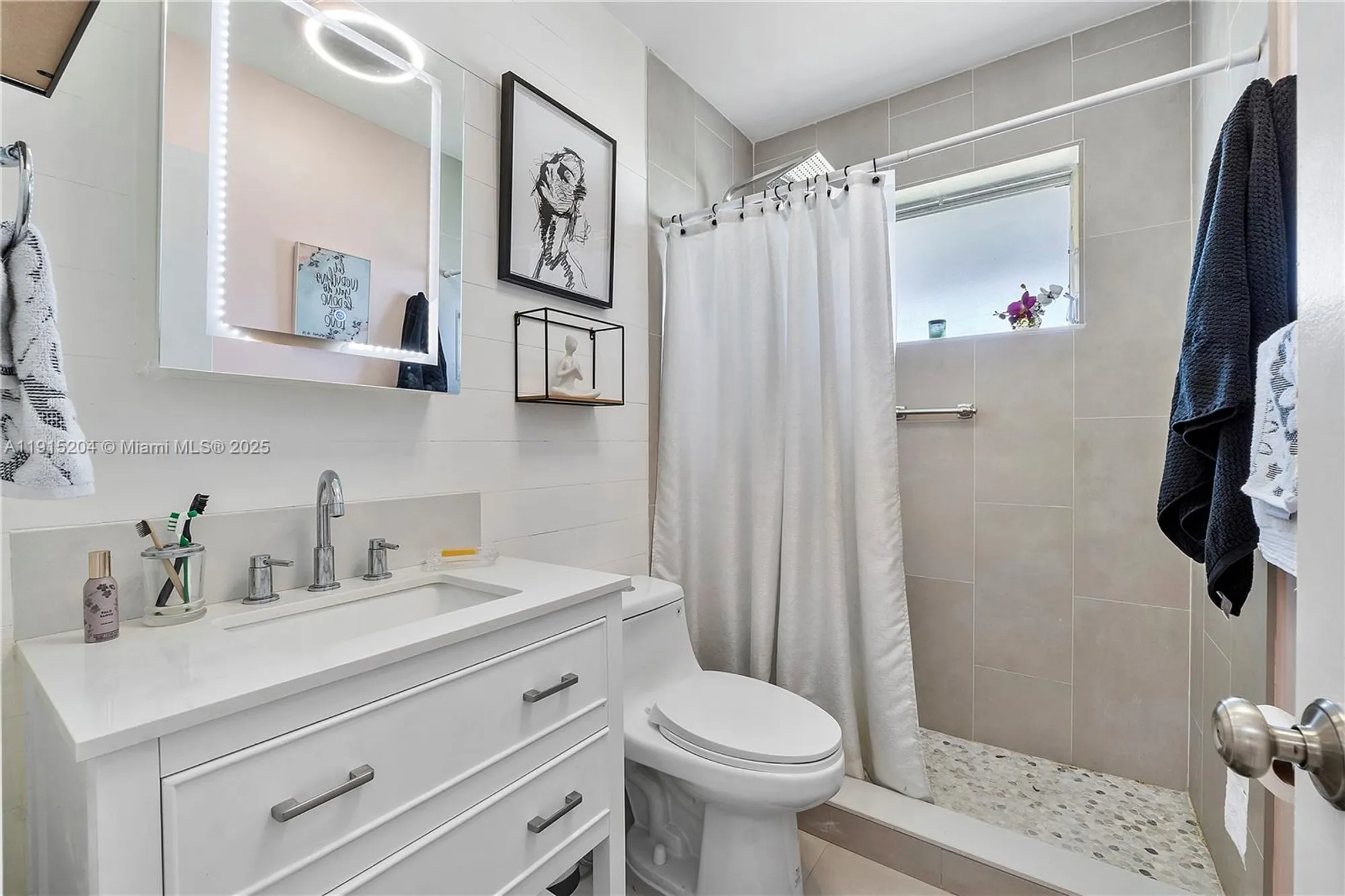 Property Slideshow image 9 of 13 | 3114 byron cir 128, Hollywood, FL, 33021