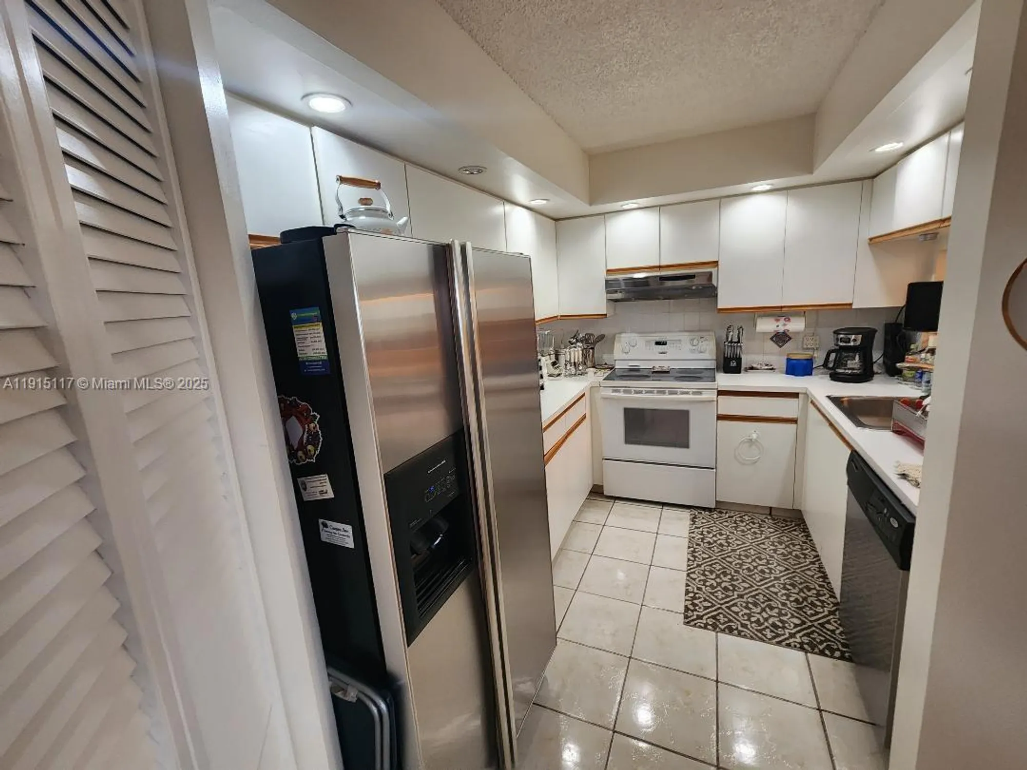 Property Slideshow image 6 of 13 | 300 sw 130th ter b412, Pembroke Pines, FL, 33027