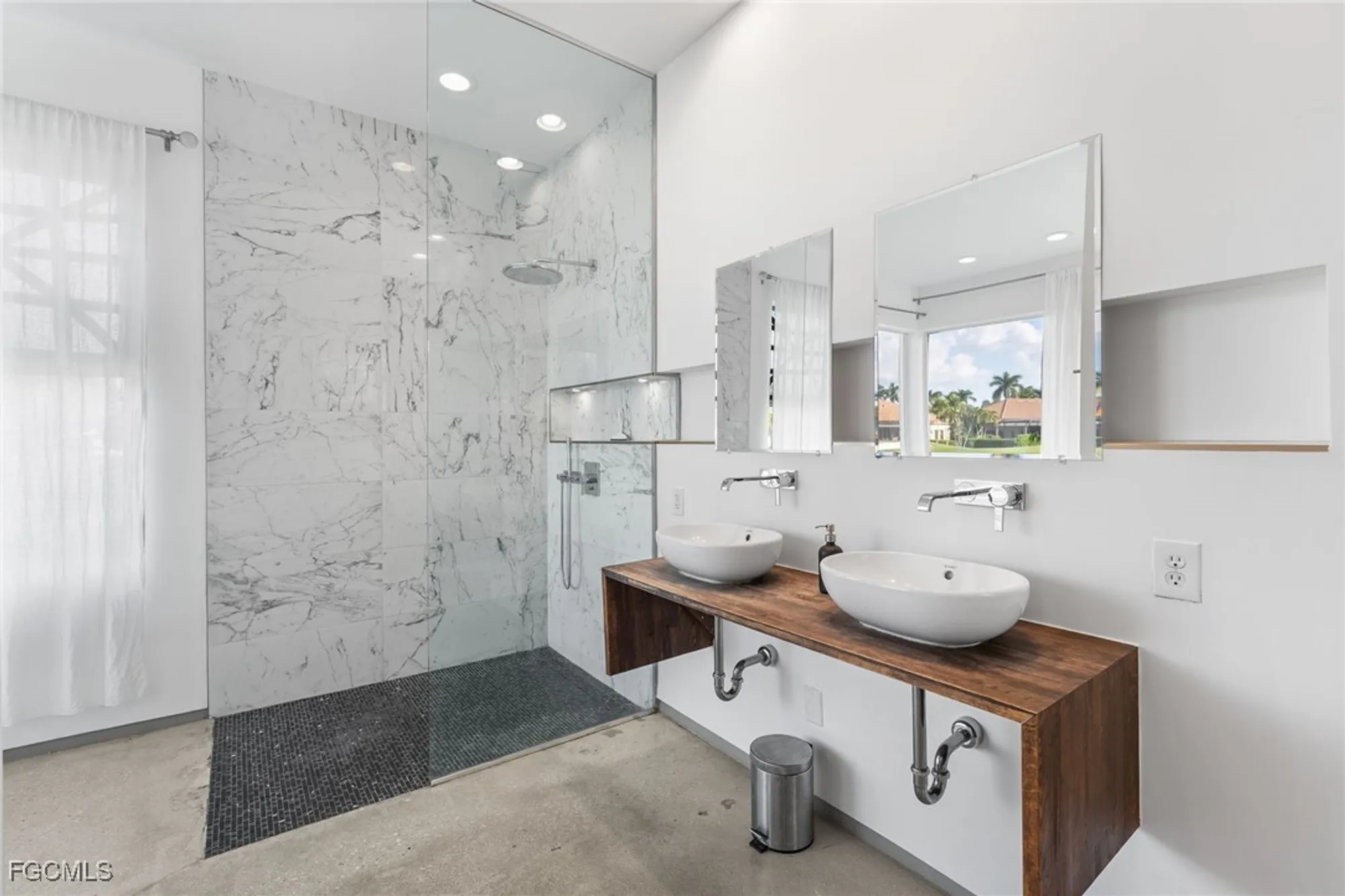 Property Slideshow image 25 of 50 | 11510 compass point dr, Fort Myers, FL, 33908