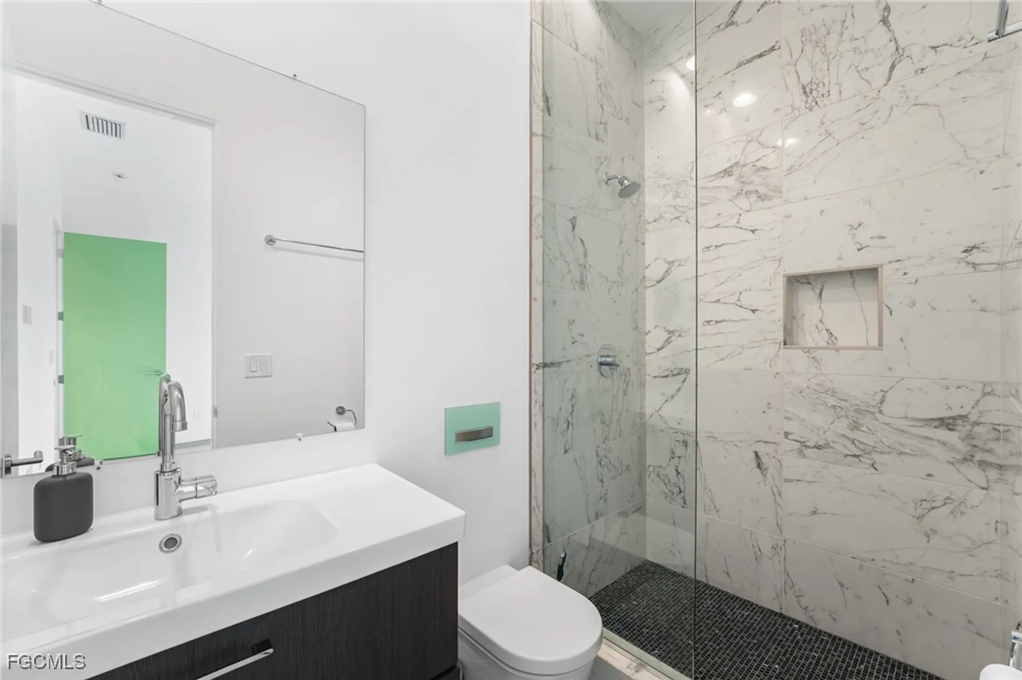 Property Slideshow image 34 of 50 | 11510 compass point dr, Fort Myers, FL, 33908