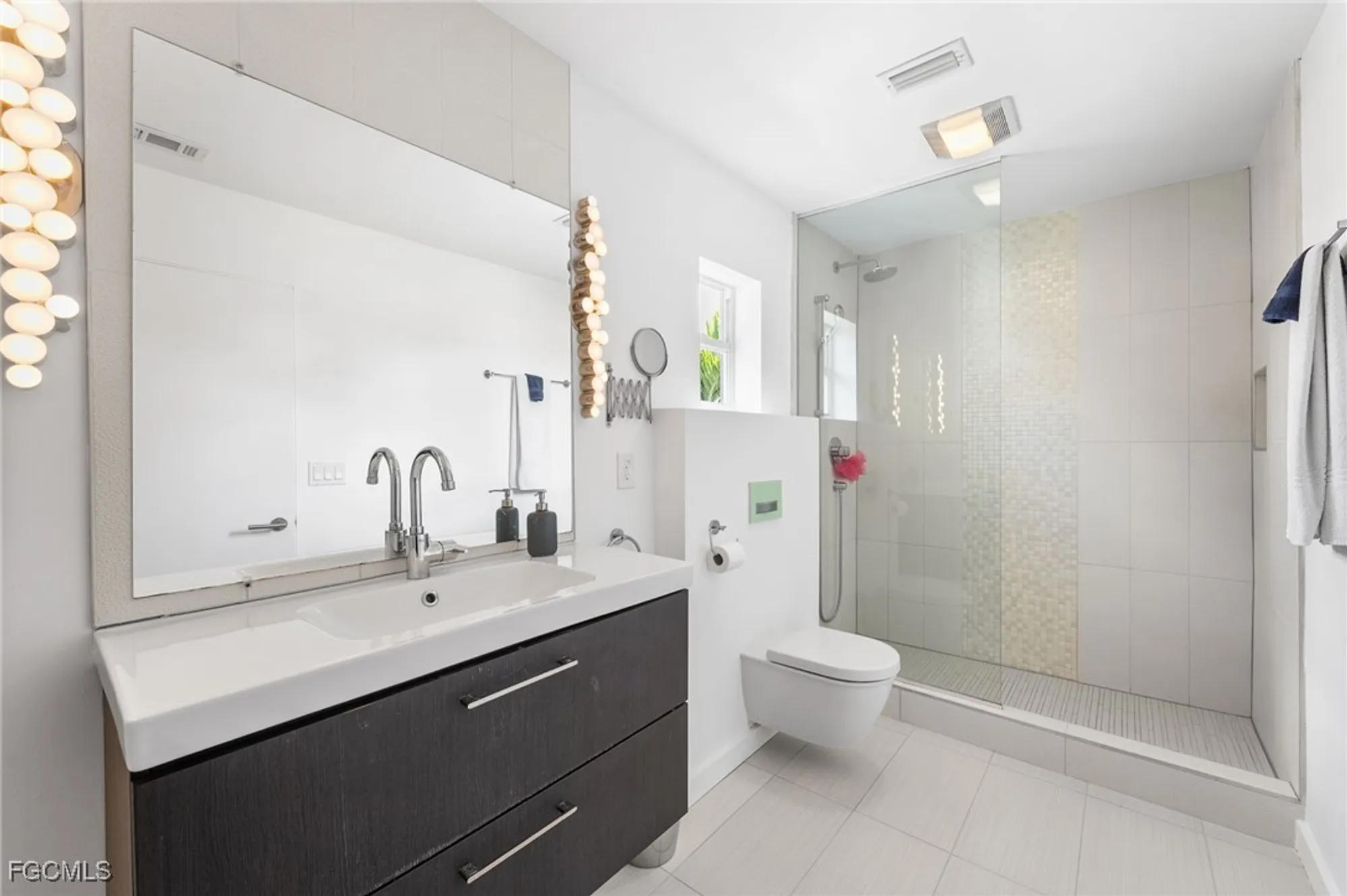 Property Slideshow image 33 of 50 | 11510 compass point dr, Fort Myers, FL, 33908