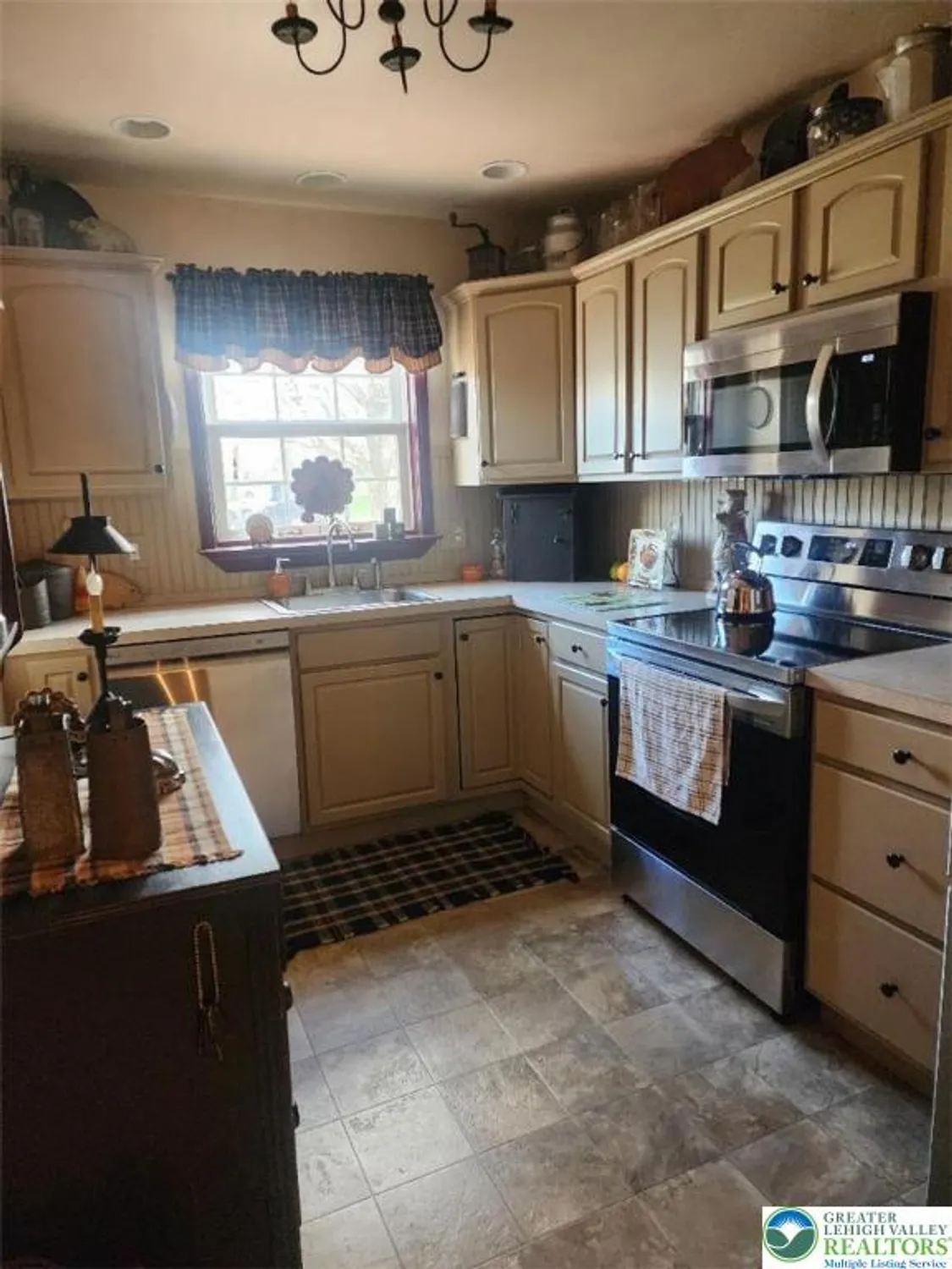 Property Slideshow image 2 of 22 | 2735 upstream farm rd, Forks Twp, PA, 18040