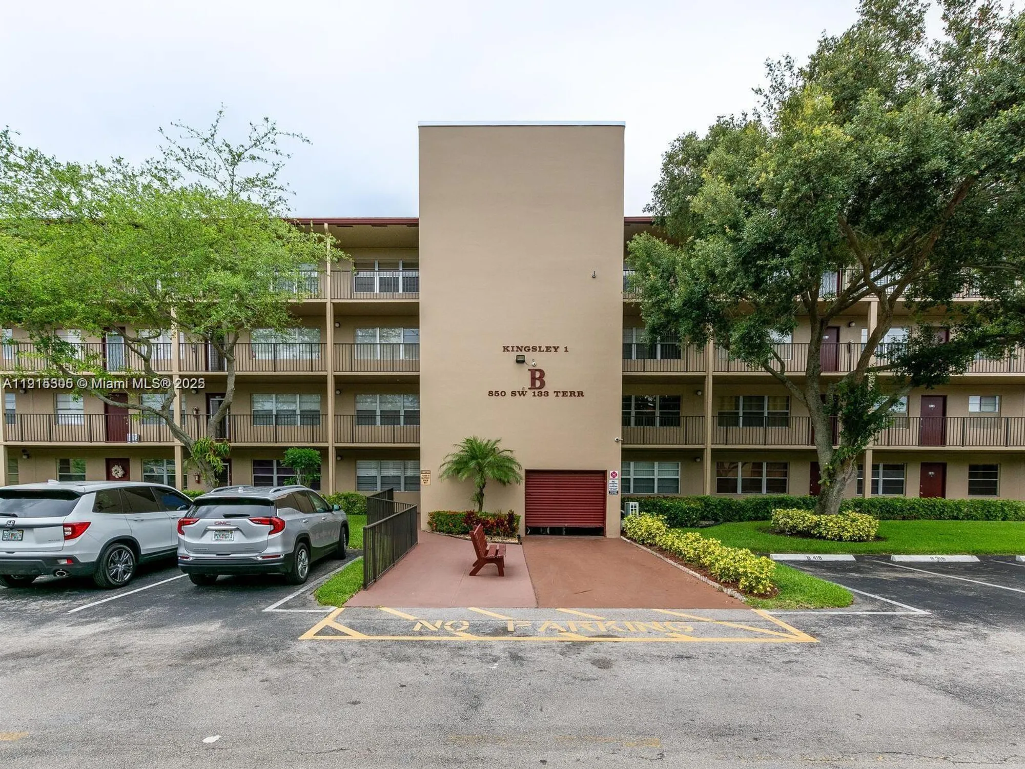 Property Slideshow image 2 of 9 | 850 sw 133rd ter apt 206b, Pembroke Pines, FL, 33027