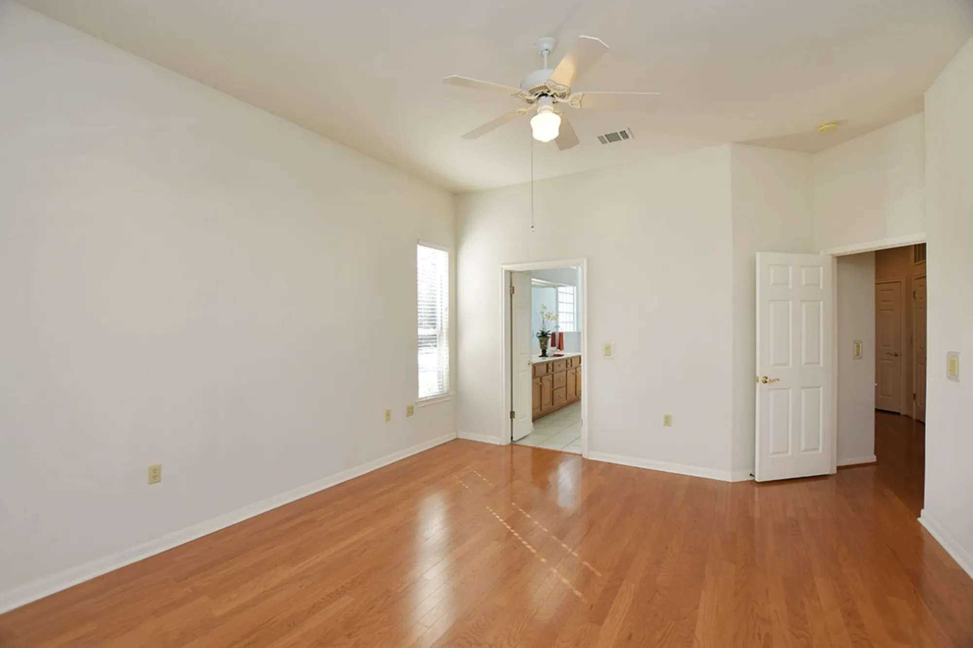 Property Slideshow image 18 of 30 | 108 high trail dr, Georgetown, TX, 78633